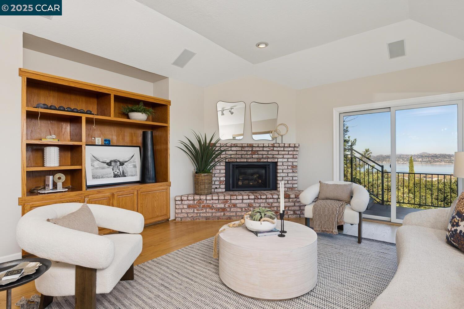 Detail Gallery Image 14 of 35 For 1087 Hillside Dr, Martinez,  CA 94553 - 4 Beds | 2/1 Baths