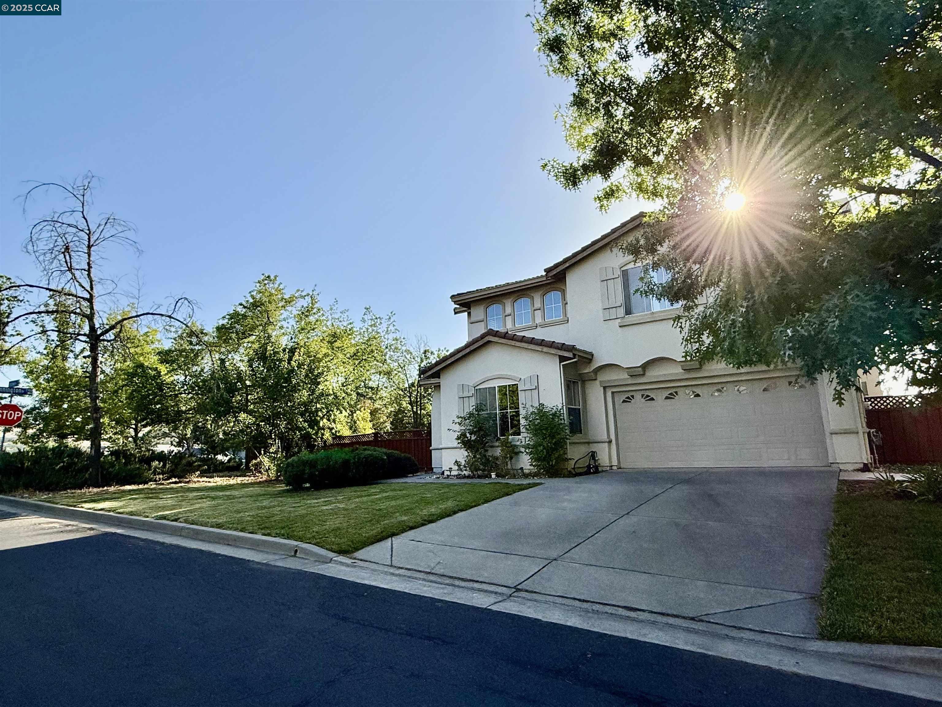 Detail Gallery Image 4 of 60 For 2325 Lansdowne Pl, Vallejo,  CA 94591 - 4 Beds | 3 Baths