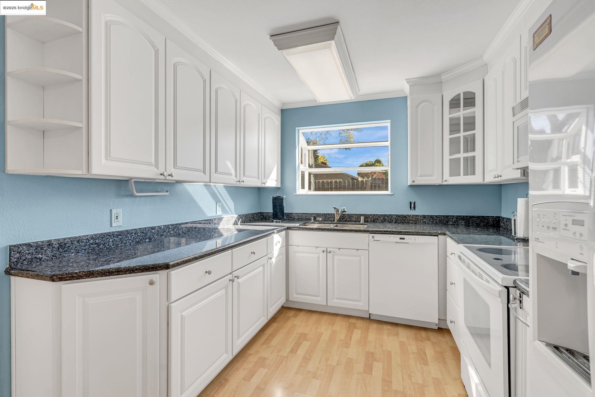 Detail Gallery Image 12 of 37 For 3224 Meadowbrook Dr, Concord,  CA 94519 - 3 Beds | 2 Baths