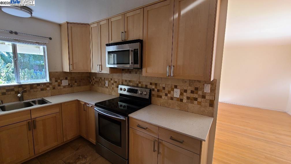 Detail Gallery Image 10 of 23 For 1501 L St, Davis,  CA 95616 - 3 Beds | 2 Baths