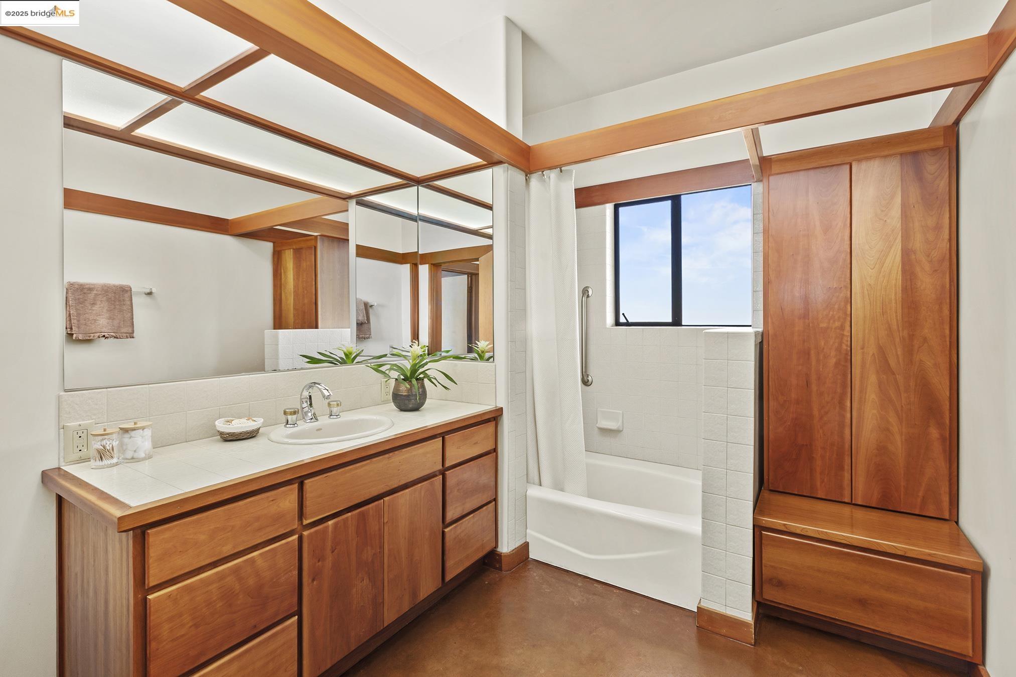 Detail Gallery Image 26 of 60 For 25 Dartmouth Dr, Berkeley,  CA 94705 - 5 Beds | 4/1 Baths