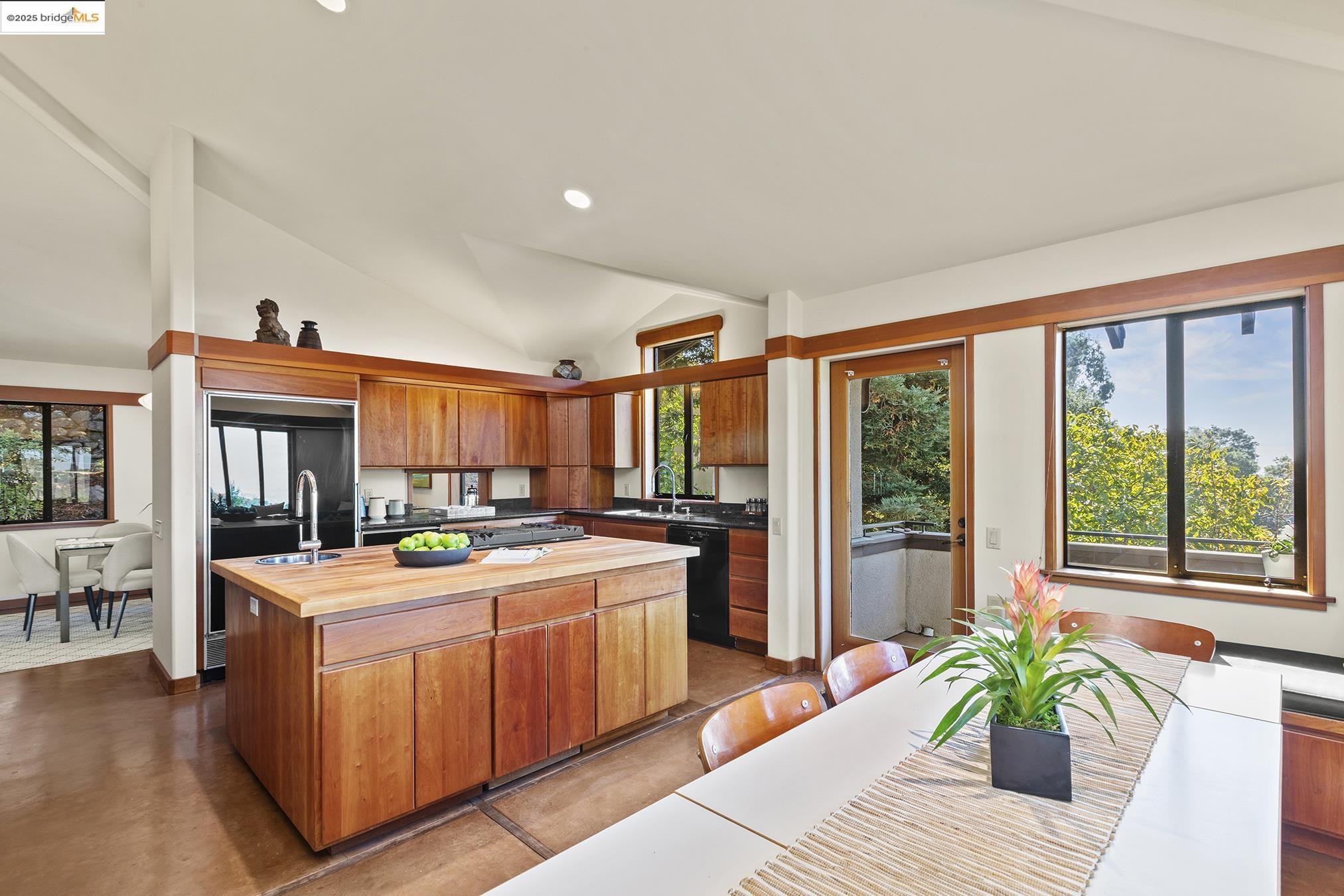 Detail Gallery Image 40 of 60 For 25 Dartmouth Dr, Berkeley,  CA 94705 - 5 Beds | 4/1 Baths