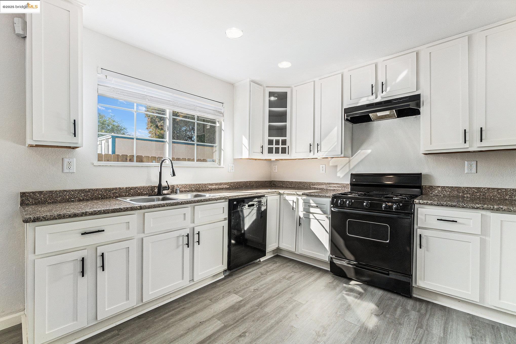 Detail Gallery Image 11 of 35 For 1702 Wisner Dr, Antioch,  CA 94509 - 3 Beds | 2/1 Baths