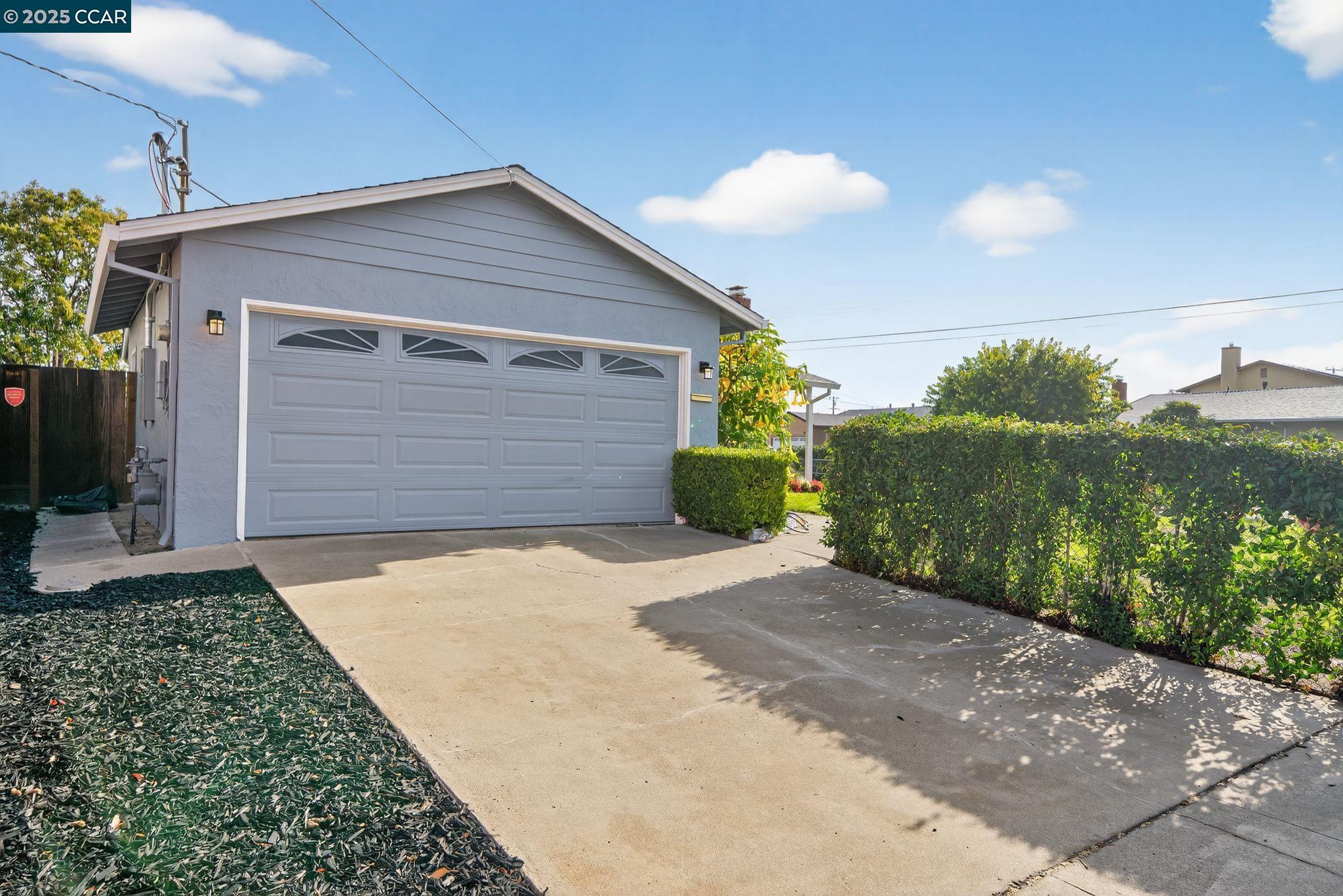 Front Image Thumbnail for CC41115544