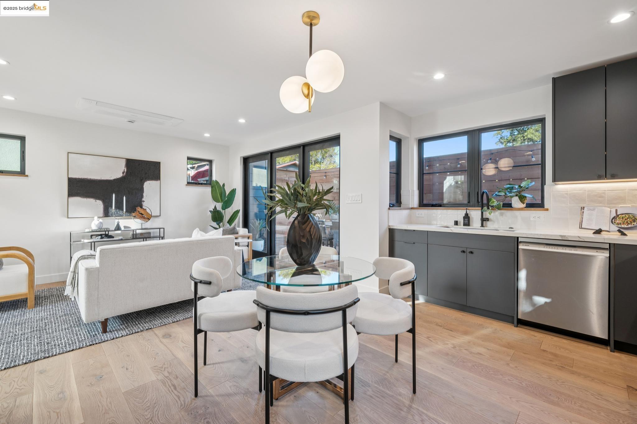 Detail Gallery Image 18 of 56 For 1516 Blake St a,  Berkeley,  CA 94703 - 2 Beds | 2 Baths