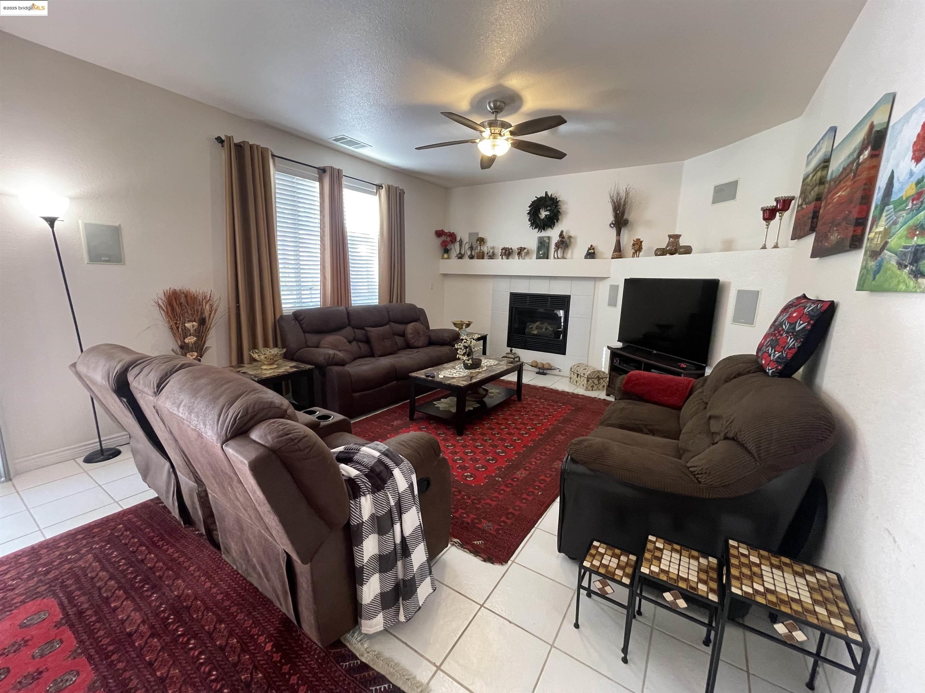 Detail Gallery Image 13 of 50 For 1928 Badger Pass Way, Antioch,  CA 94531 - 4 Beds | 3 Baths