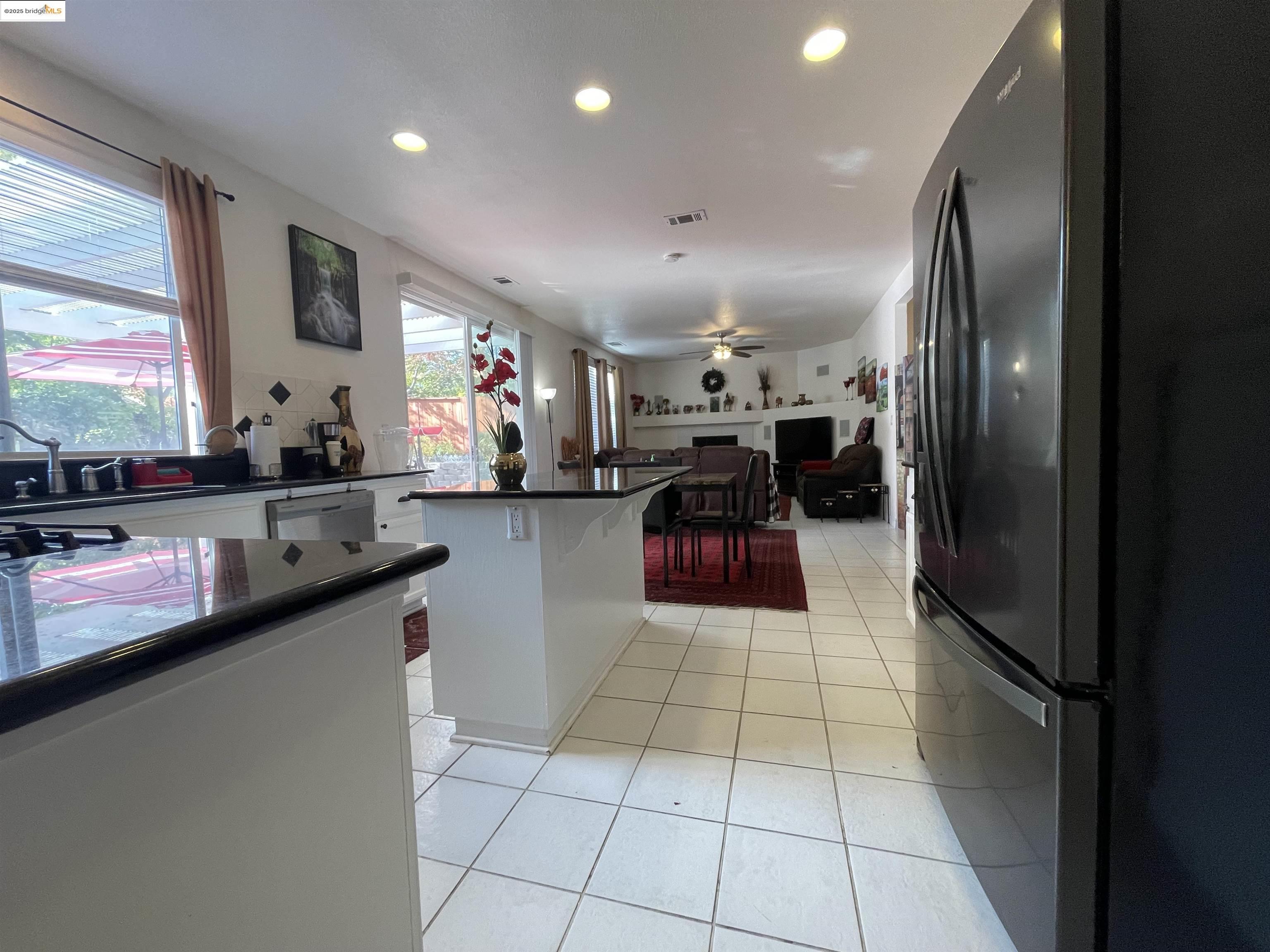 Detail Gallery Image 10 of 47 For 1928 Badger Pass Way, Antioch,  CA 94531 - 4 Beds | 3 Baths