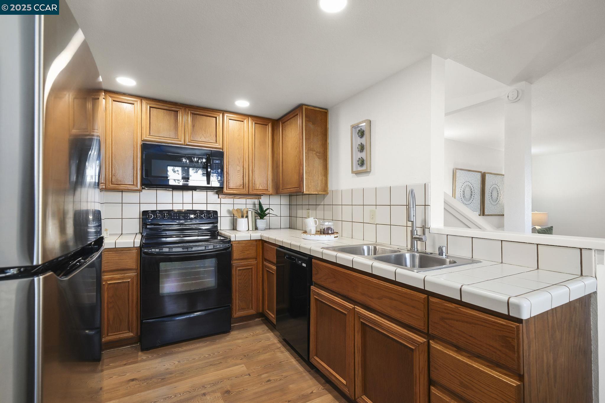 Detail Gallery Image 13 of 31 For 39993 Fremont Blvd #102,  Fremont,  CA 94538 - 2 Beds | 2 Baths