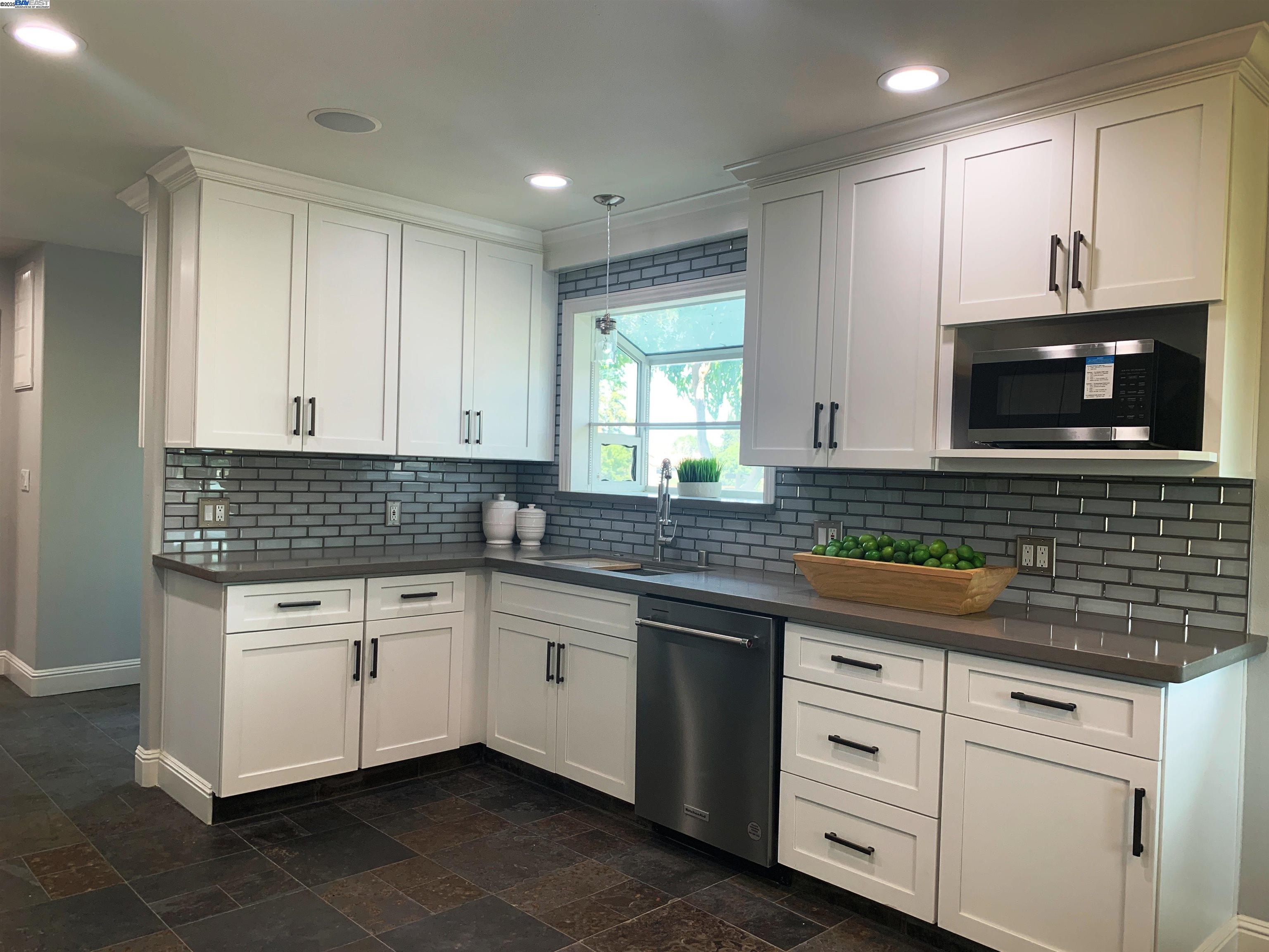 Detail Gallery Image 11 of 59 For 320 Fairview Ave, Brentwood,  CA 94513 - 5 Beds | 3 Baths