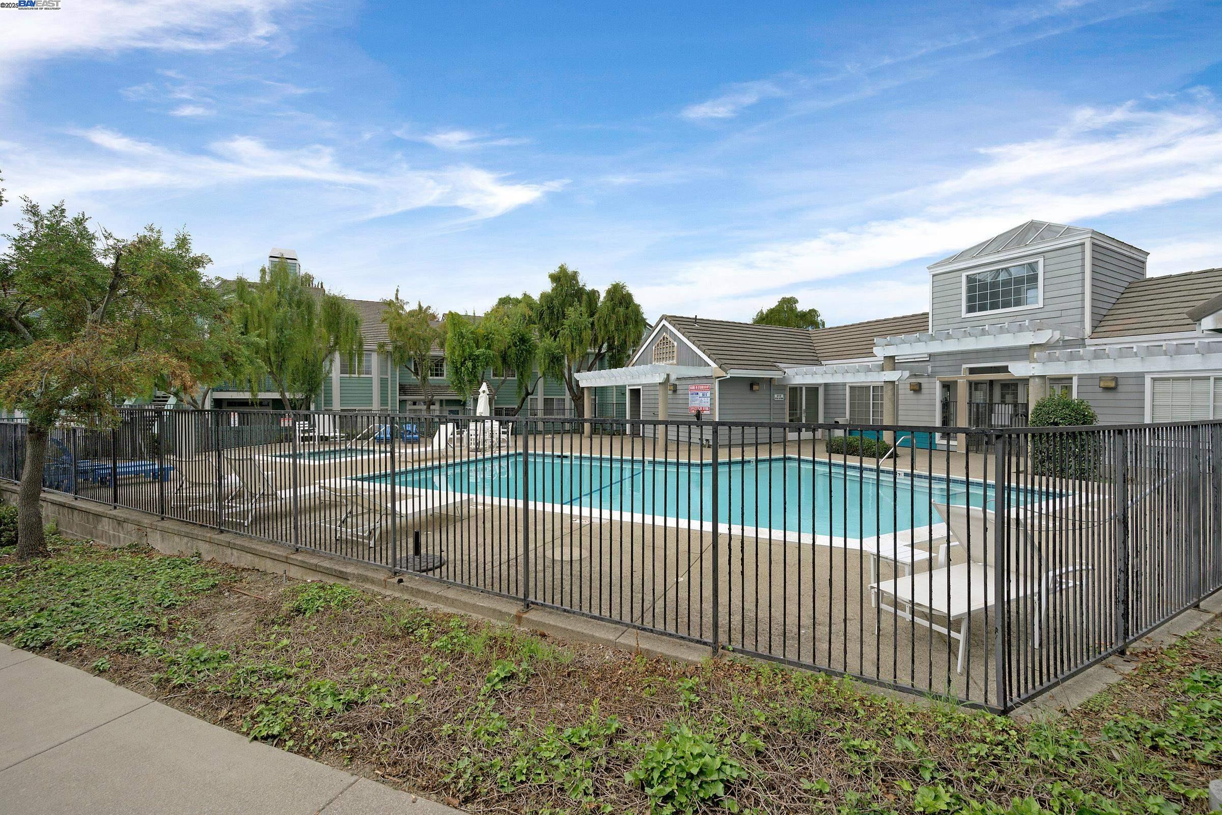 Detail Gallery Image 28 of 33 For 205 Dursey Dr, Pinole,  CA 94564 - 2 Beds | 1 Baths