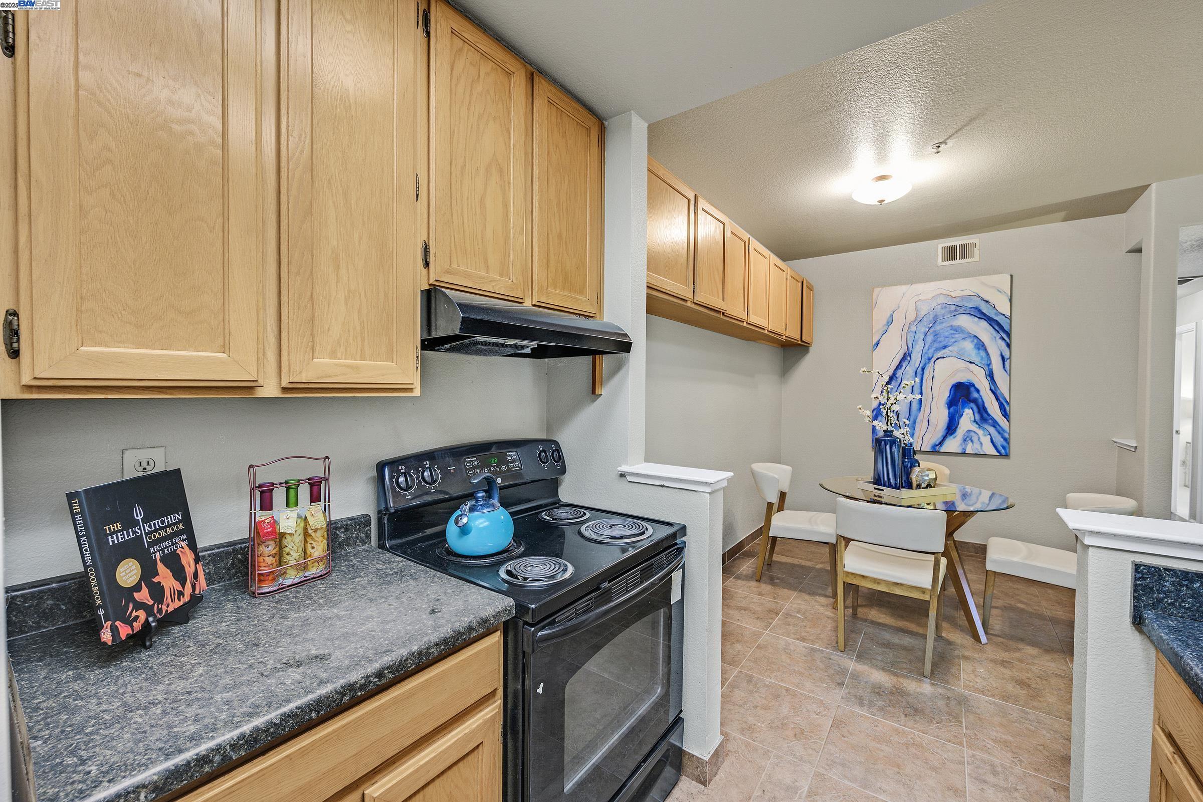 Detail Gallery Image 10 of 33 For 205 Dursey Dr, Pinole,  CA 94564 - 2 Beds | 1 Baths