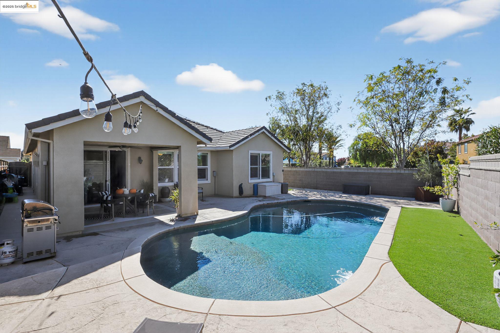 Detail Gallery Image 7 of 38 For 605 Mystic Ct, Discovery Bay,  CA 94505 - 3 Beds | 2 Baths