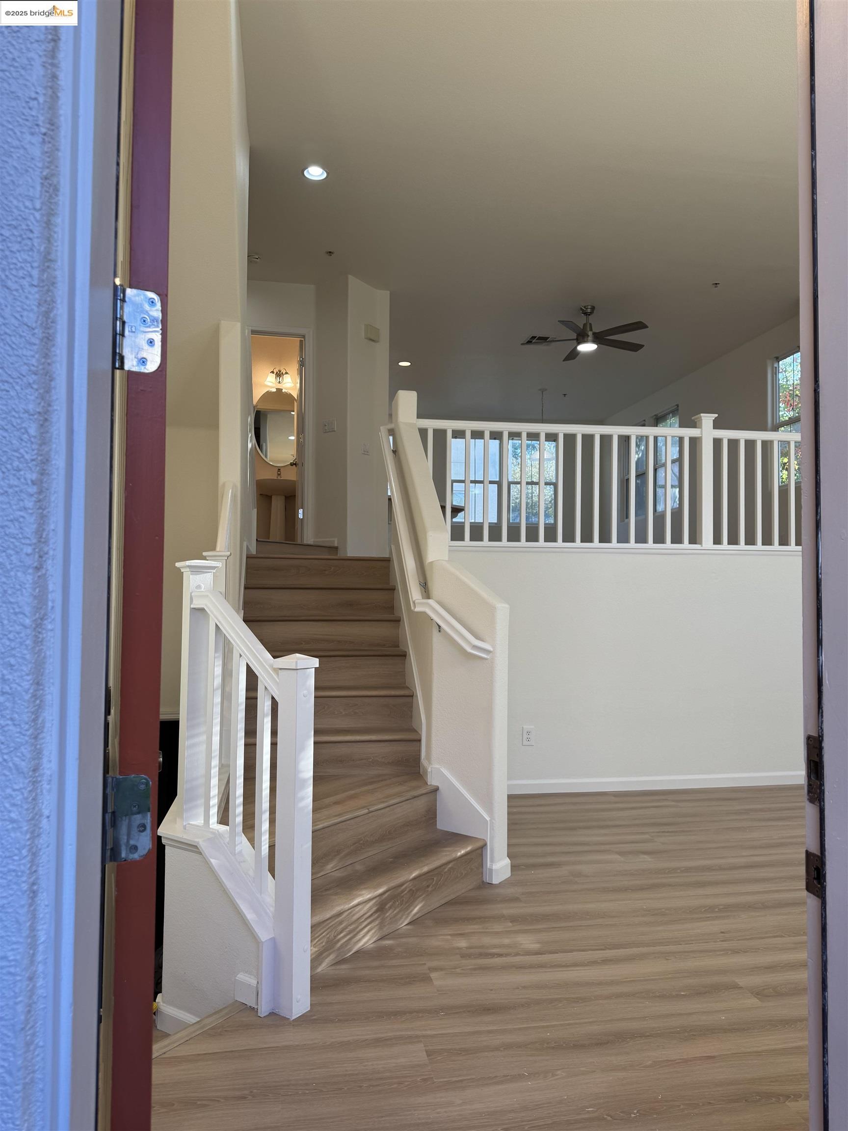 Detail Gallery Image 2 of 9 For 1150 Summer Ln, Richmond,  CA 94806 - 3 Beds | 2/1 Baths