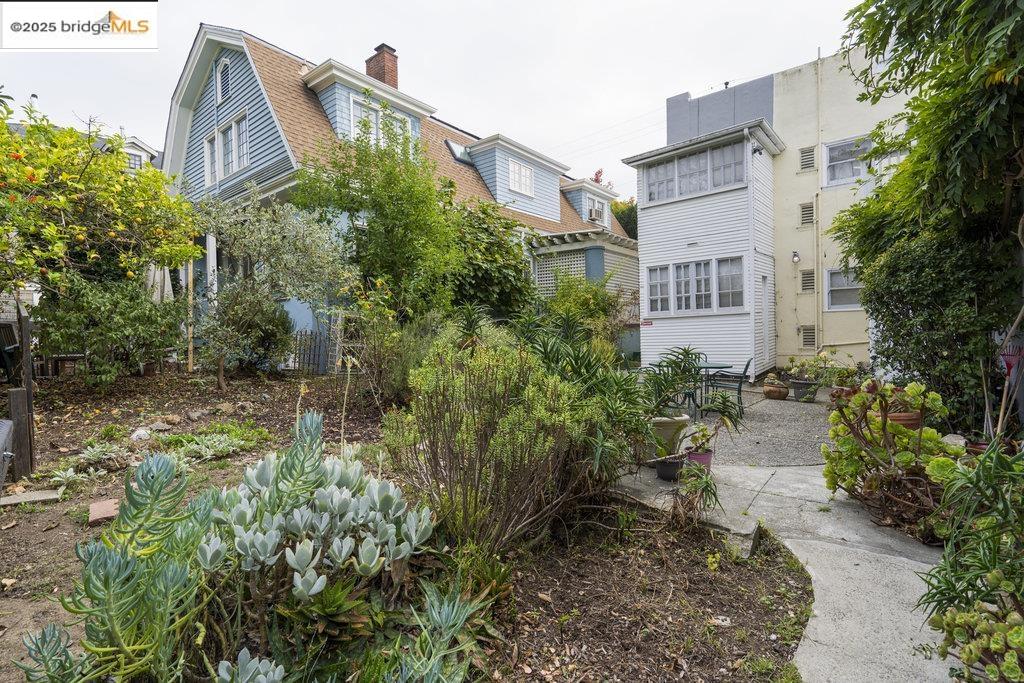 Detail Gallery Image 28 of 33 For 2587 Piedmont Ave #3,  Berkeley,  CA 94704 - 1 Beds | 1 Baths