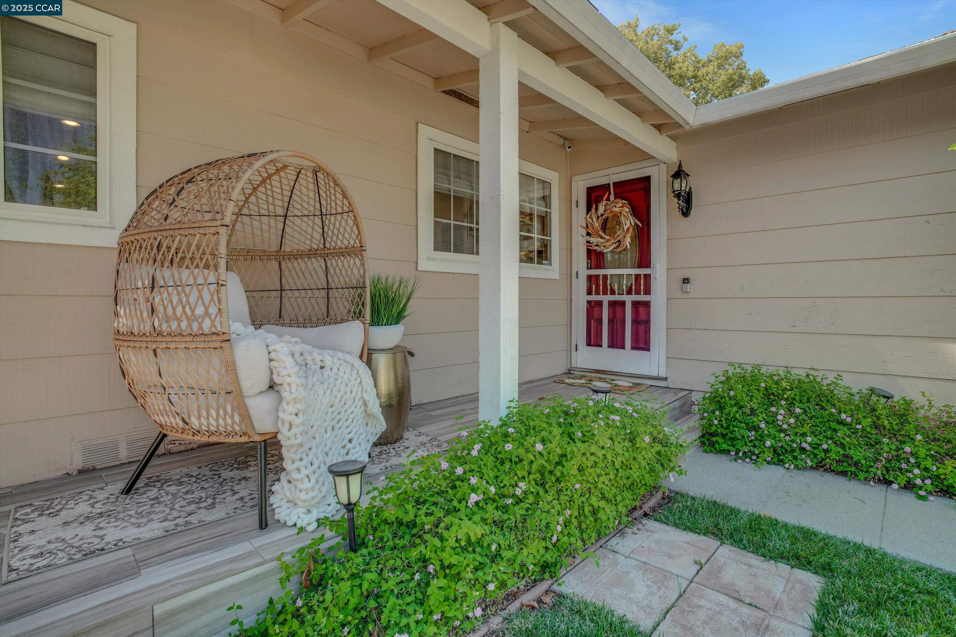Detail Gallery Image 4 of 49 For 4504 Muirwood Drive, Pleasanton,  CA 94588 - 4 Beds | 2 Baths