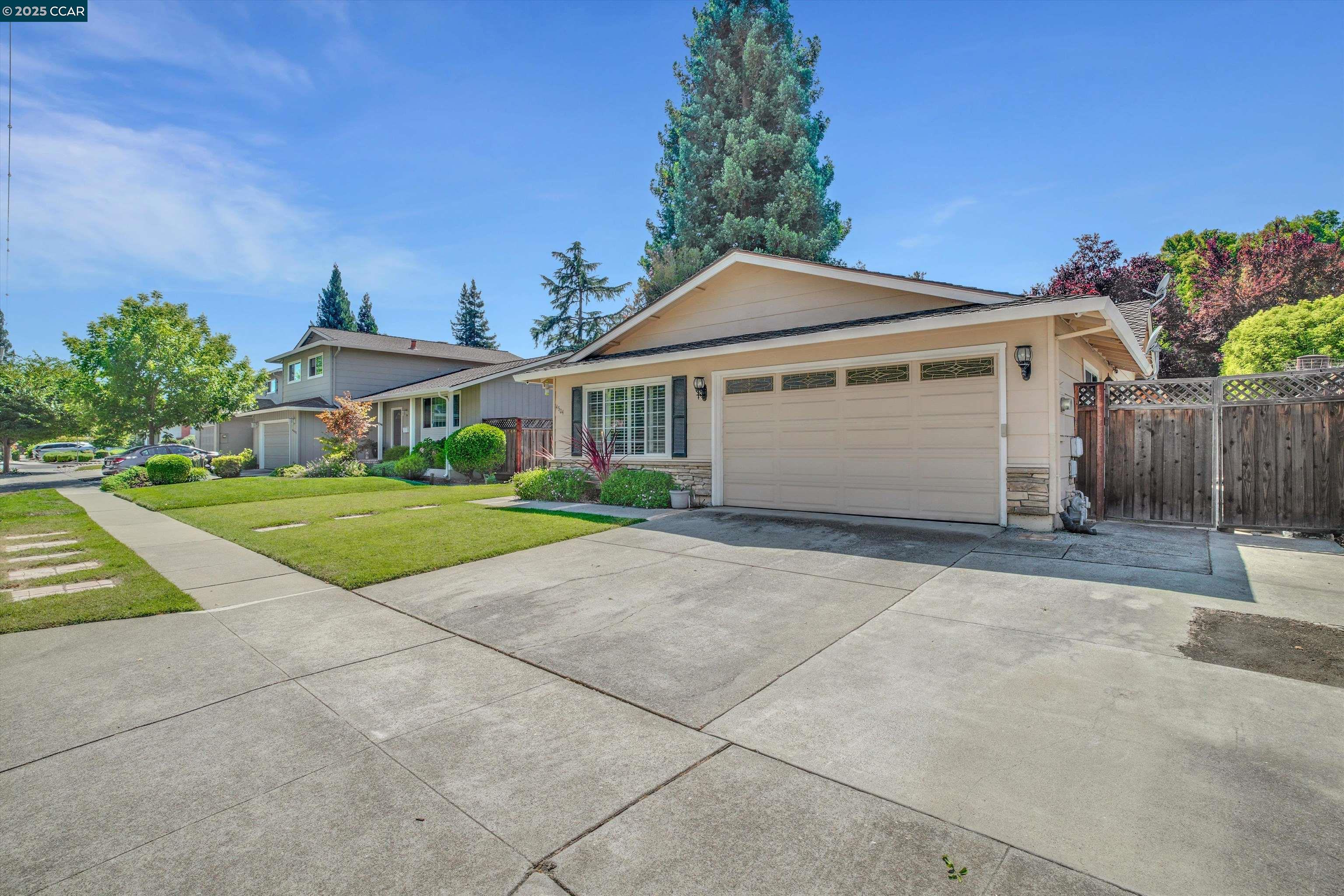 Detail Gallery Image 5 of 49 For 4504 Muirwood Drive, Pleasanton,  CA 94588 - 4 Beds | 2 Baths