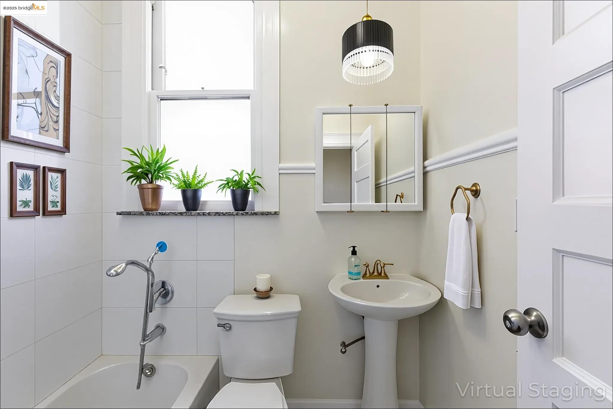 Detail Gallery Image 13 of 32 For 49a Auburn Street, San Francisco,  CA 94133 - 2 Beds | 1 Baths