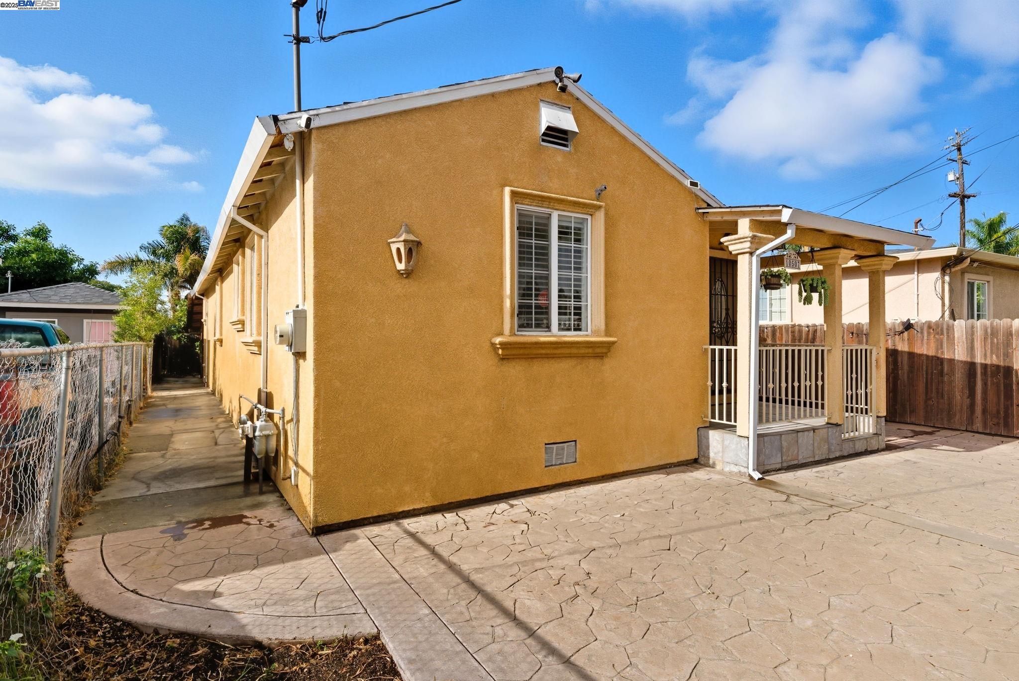 Detail Gallery Image 36 of 53 For 10507 Russet St, Oakland,  CA 94603 - 3 Beds | 2 Baths