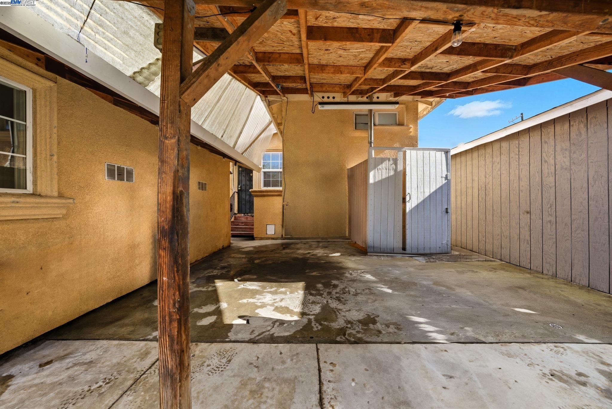 Detail Gallery Image 48 of 53 For 10507 Russet St, Oakland,  CA 94603 - 3 Beds | 2 Baths