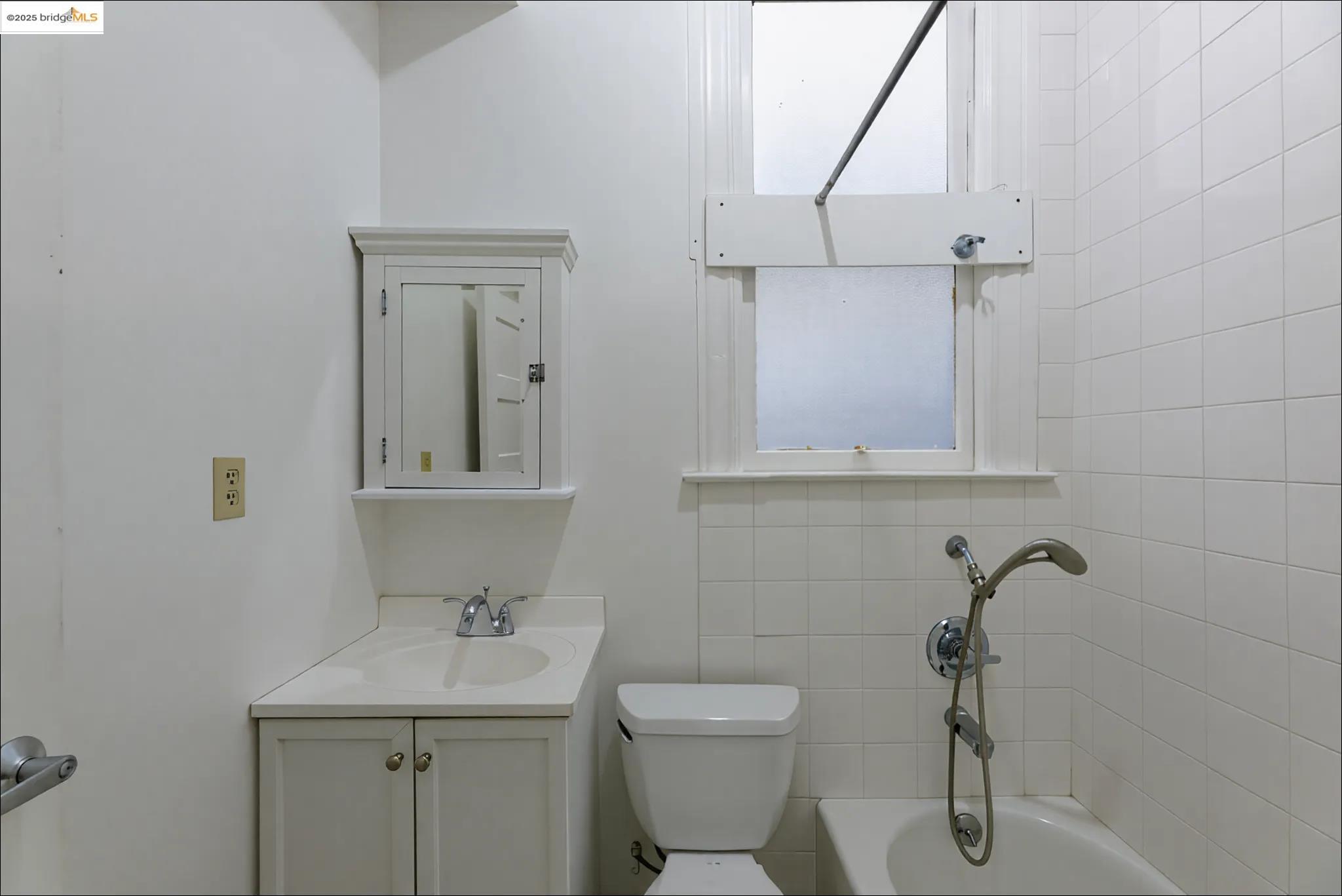 Detail Gallery Image 11 of 30 For 45 Auburn Street, San Francisco,  CA 94133 - 2 Beds | 1 Baths