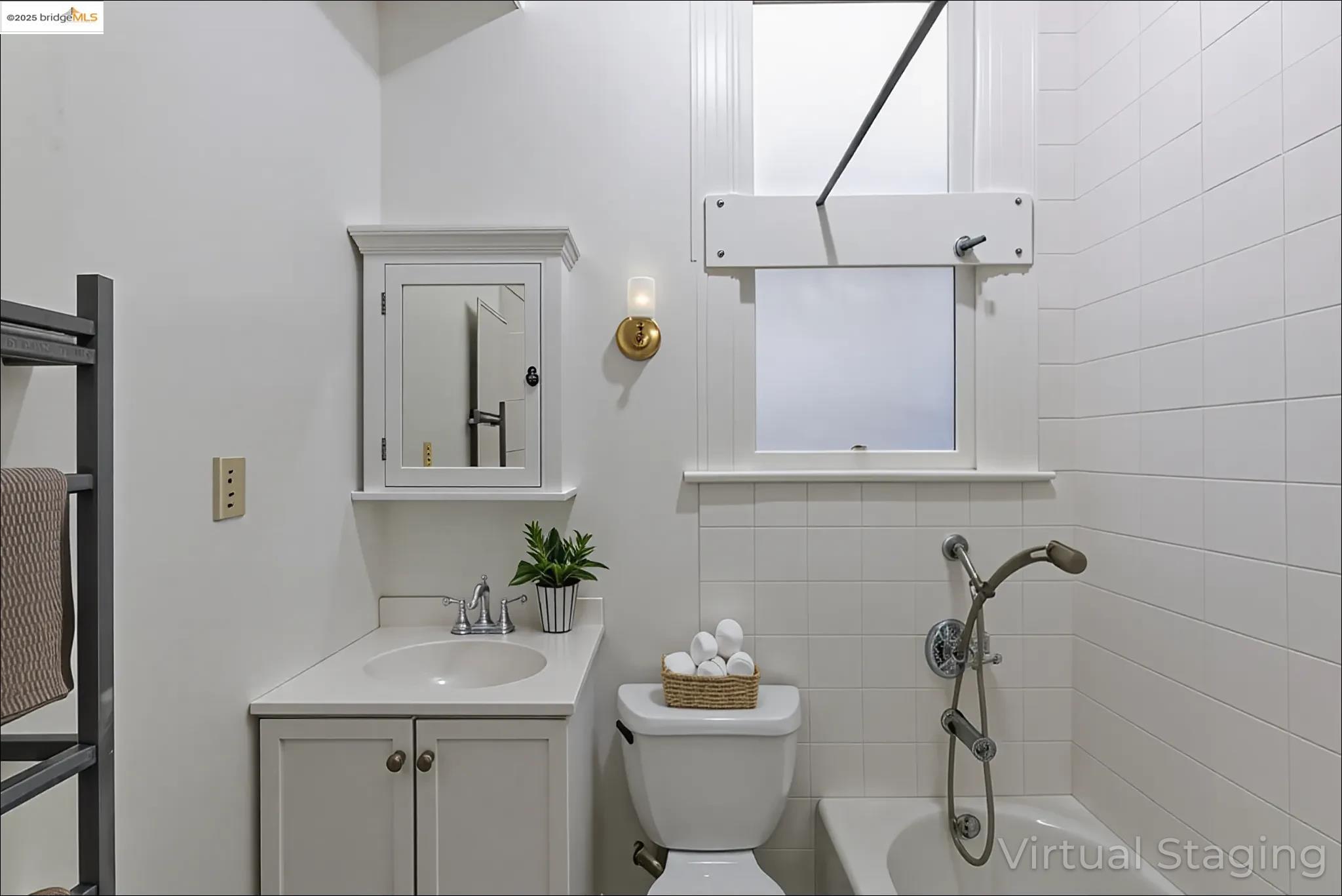 Detail Gallery Image 12 of 30 For 45 Auburn Street, San Francisco,  CA 94133 - 2 Beds | 1 Baths