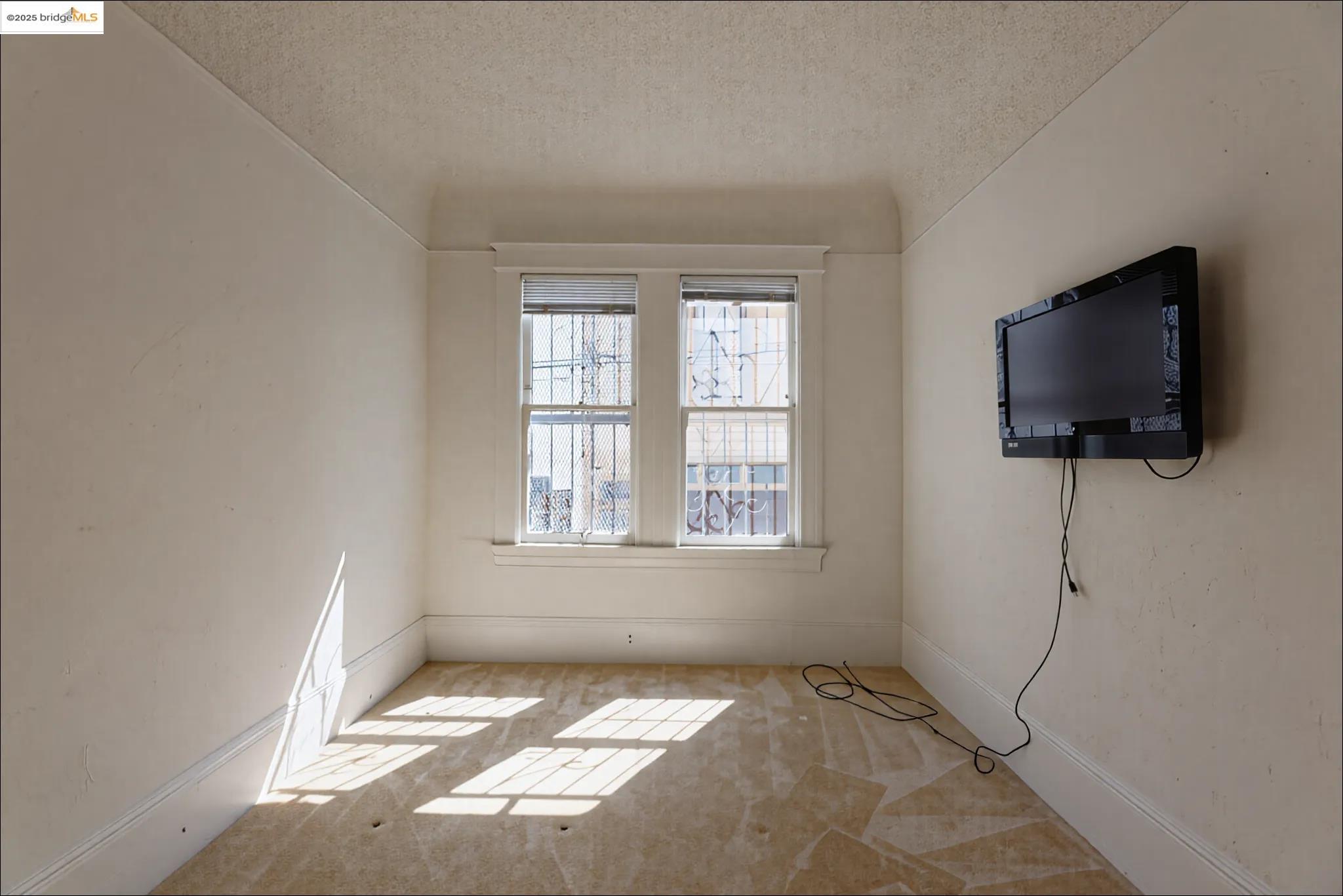 Detail Gallery Image 5 of 30 For 45 Auburn Street, San Francisco,  CA 94133 - 2 Beds | 1 Baths