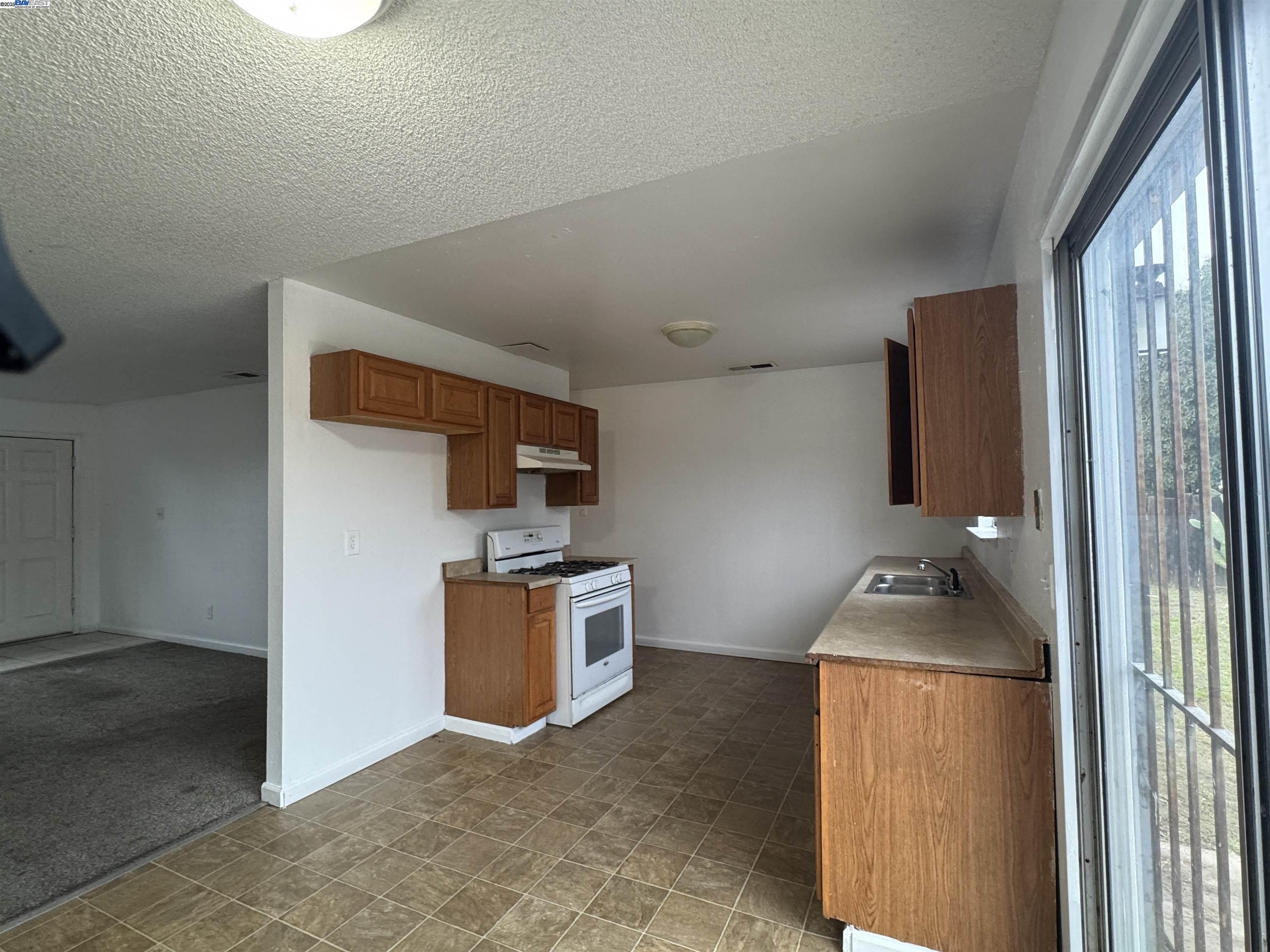 Detail Gallery Image 12 of 33 For 3338 Zamora Way, Stockton,  CA 95206 - 3 Beds | 1/1 Baths