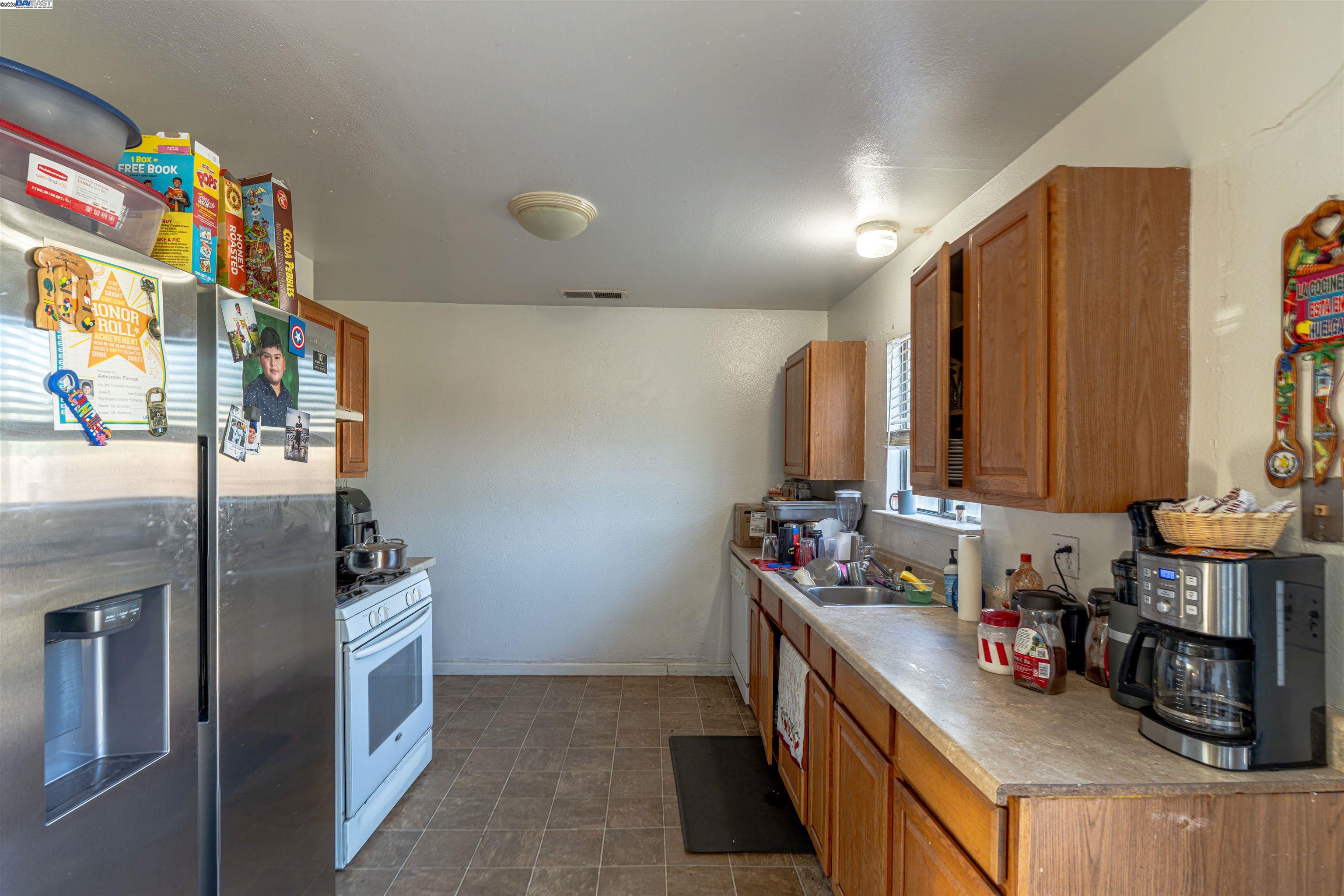 Detail Gallery Image 14 of 31 For 3338 Zamora Way, Stockton,  CA 95206 - 3 Beds | 1/1 Baths