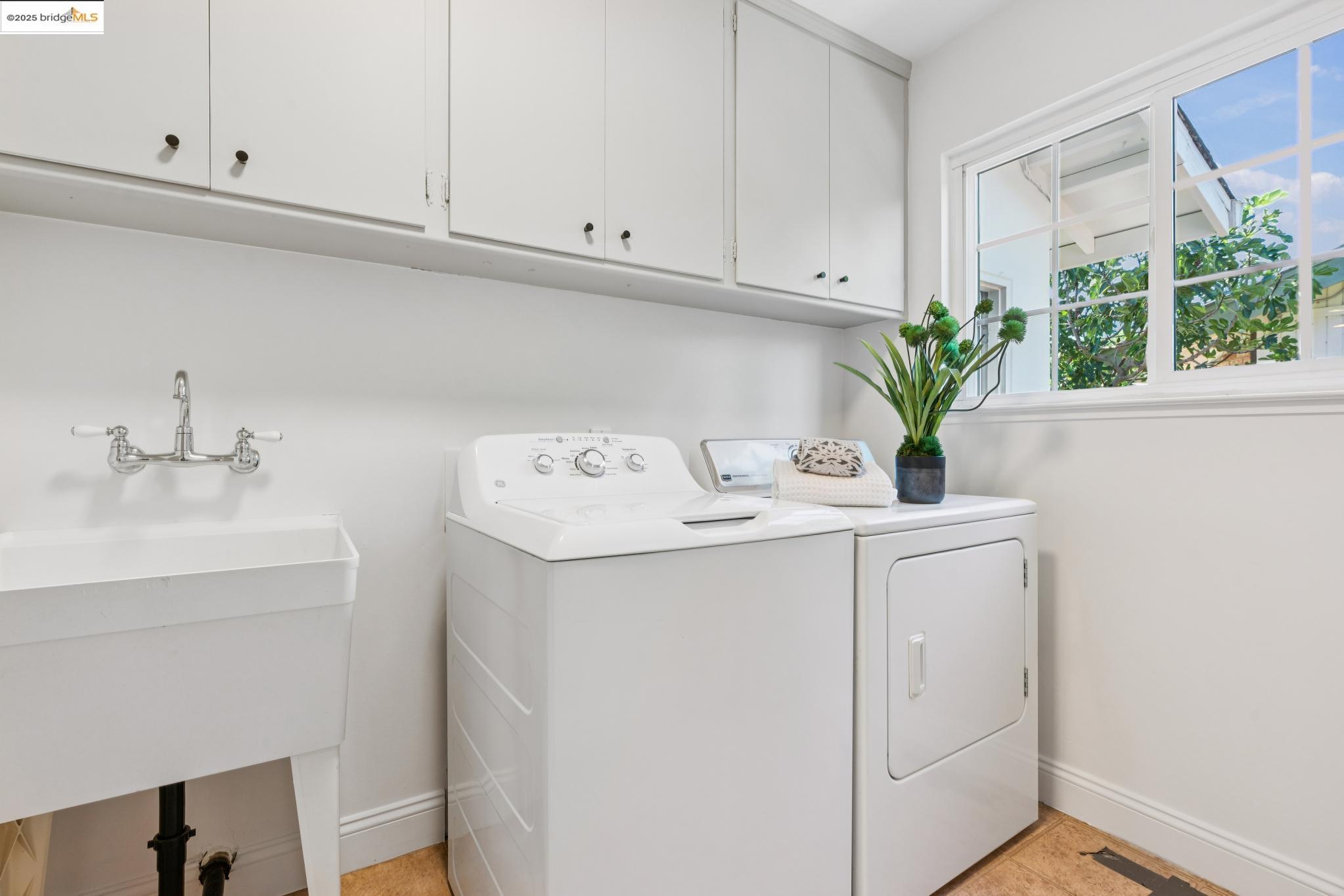 Detail Gallery Image 29 of 44 For 3875 Walnut Ave, Concord,  CA 94519 - 3 Beds | 2 Baths