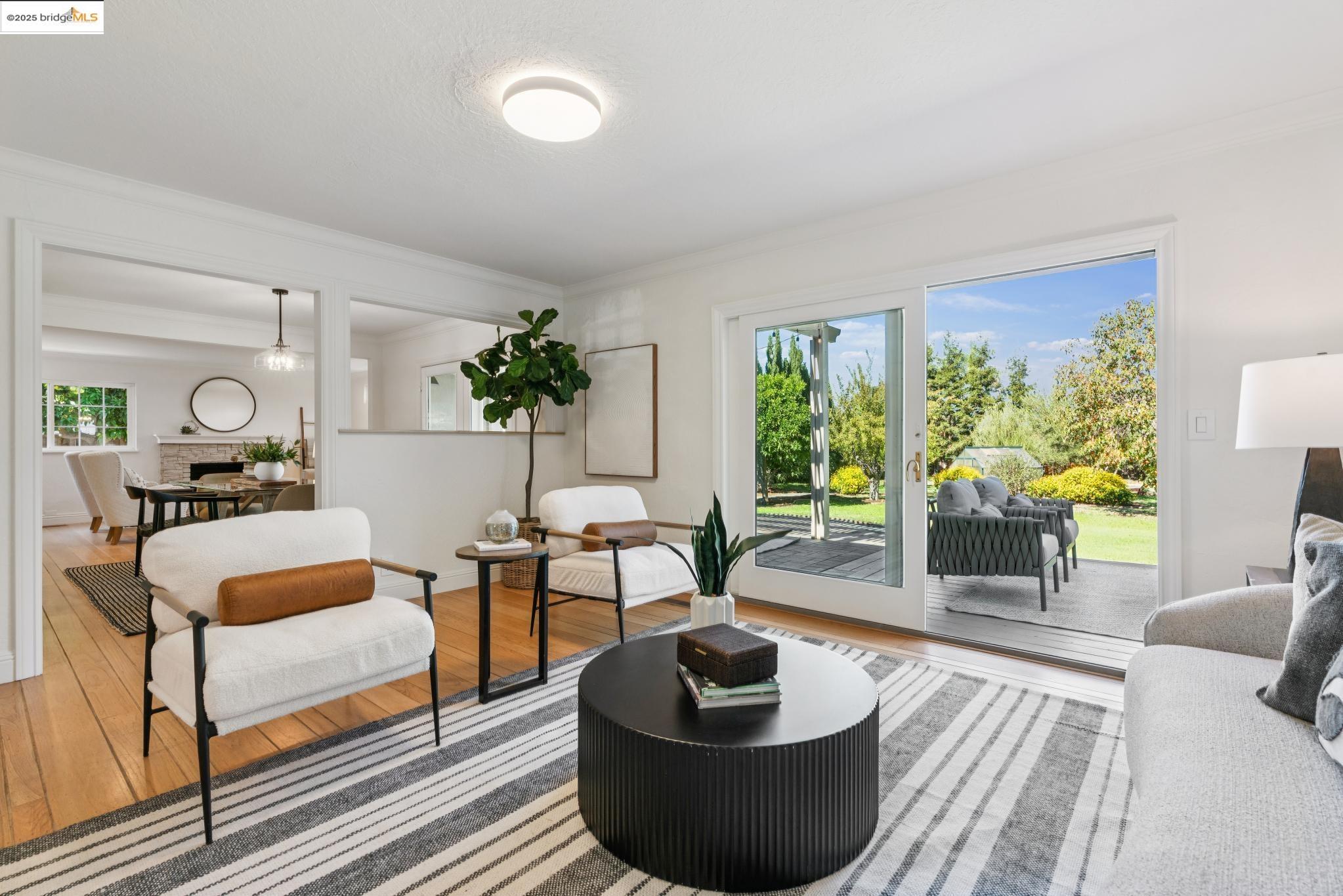 Detail Gallery Image 5 of 44 For 3875 Walnut Ave, Concord,  CA 94519 - 3 Beds | 2 Baths