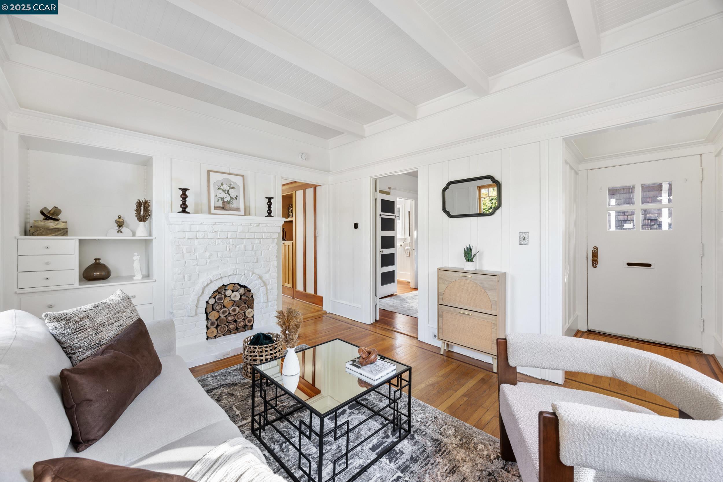 Detail Gallery Image 8 of 44 For 901 San Antonio Ave, Alameda,  CA 94501 - 2 Beds | 1 Baths