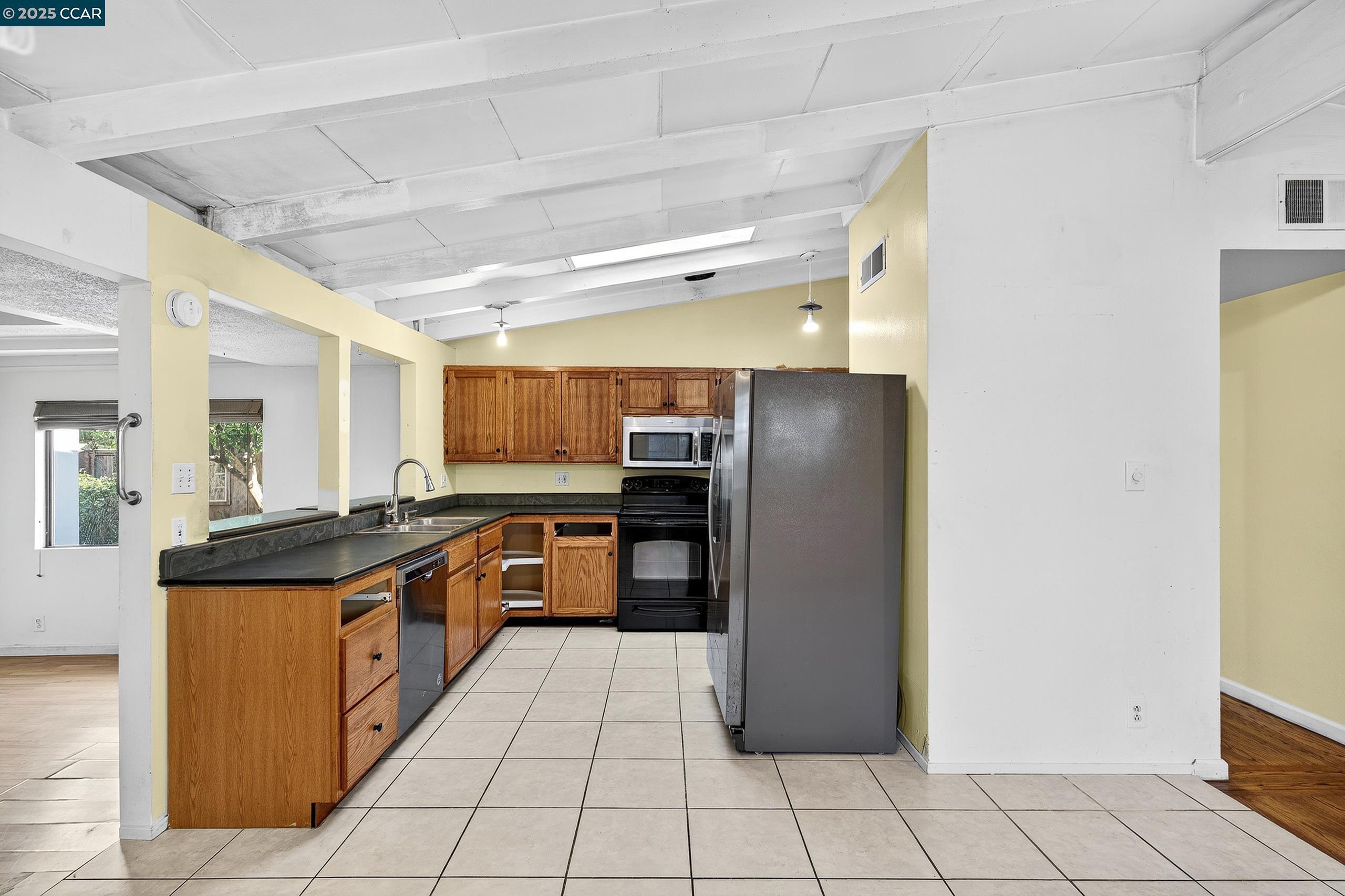 Detail Gallery Image 15 of 56 For 2570 Brian Rd, San Pablo,  CA 94806 - 3 Beds | 2 Baths