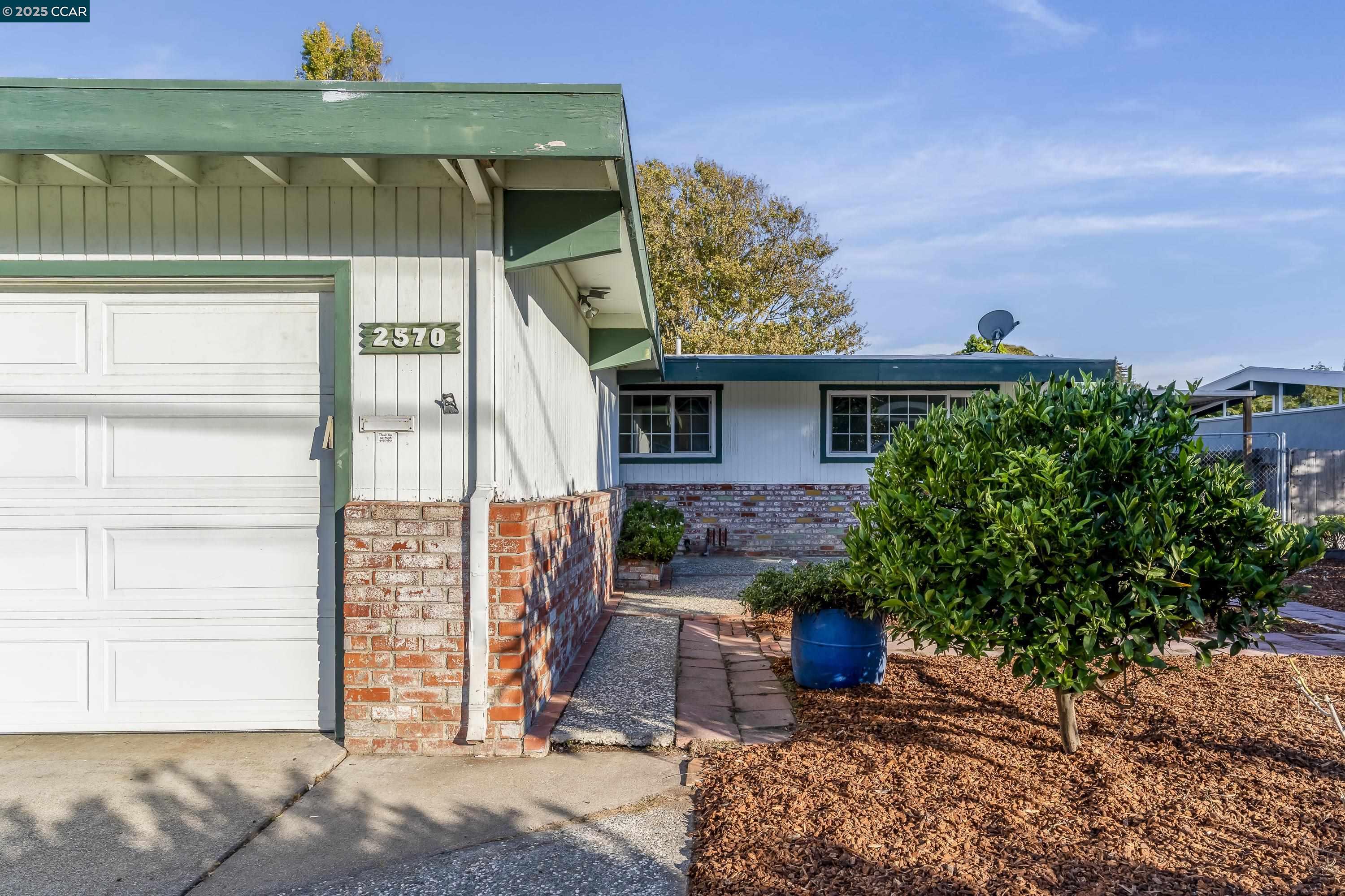 Detail Gallery Image 3 of 56 For 2570 Brian Rd, San Pablo,  CA 94806 - 3 Beds | 2 Baths