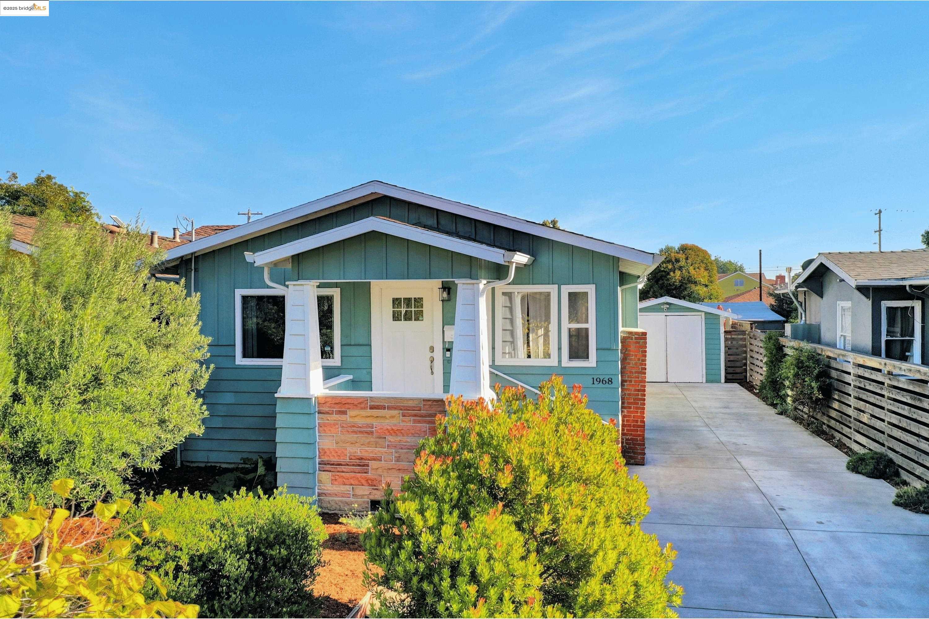 Detail Gallery Image 2 of 45 For 1968 85th Ave, Oakland,  CA 94621 - 3 Beds | 1/1 Baths