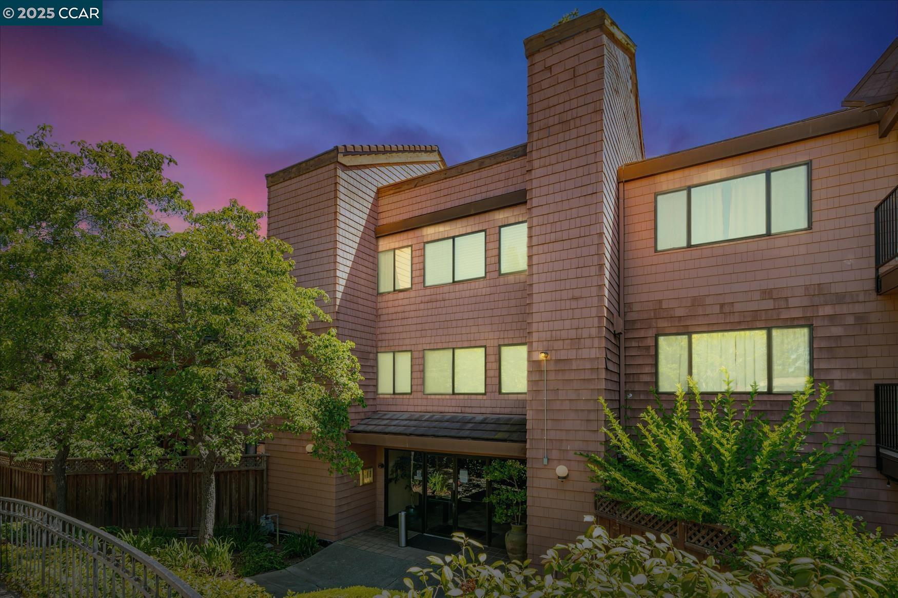 Front Image Thumbnail for CC41115615