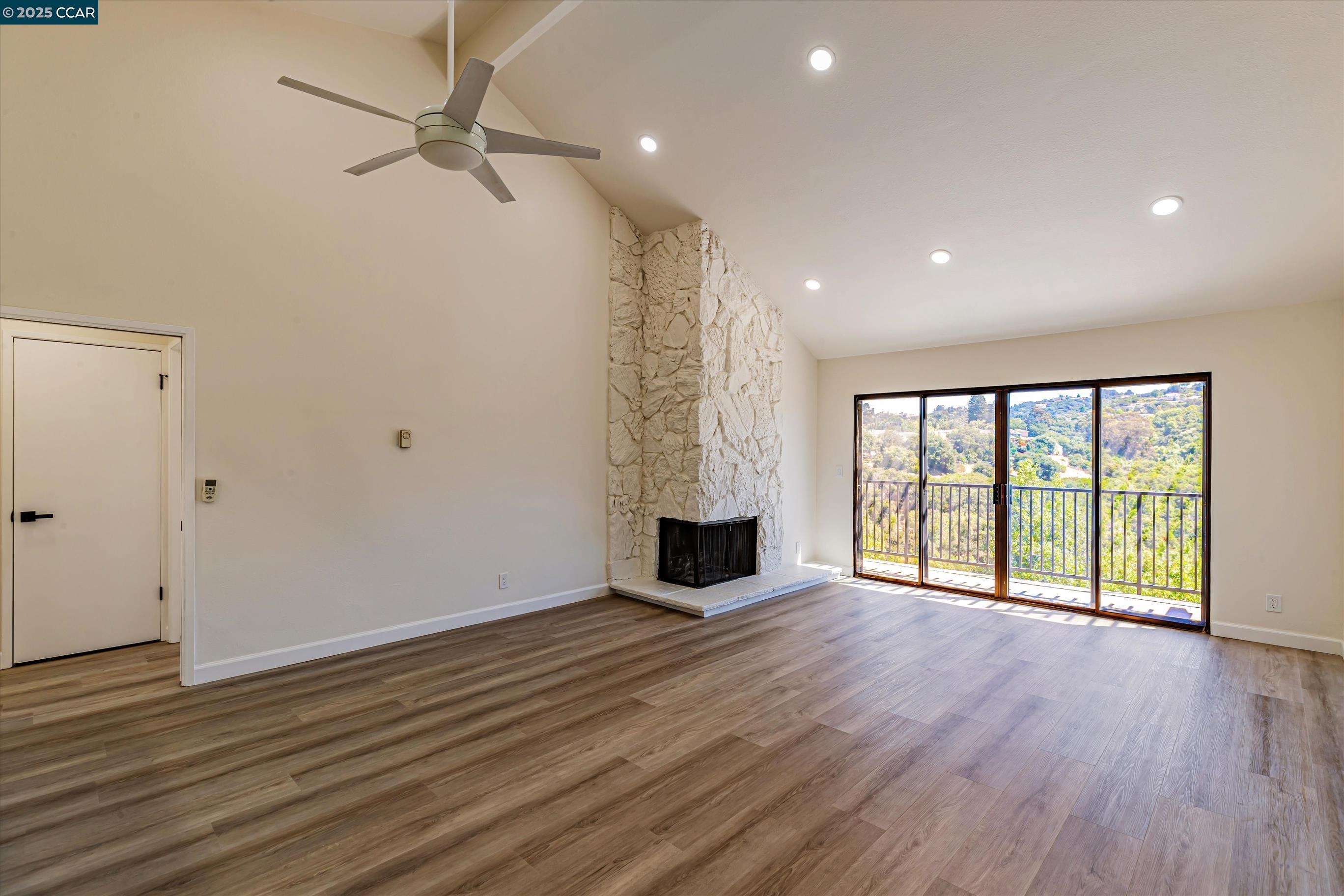 Detail Gallery Image 13 of 54 For 25676 University Ct #323,  Hayward,  CA 94542 - 3 Beds | 2 Baths