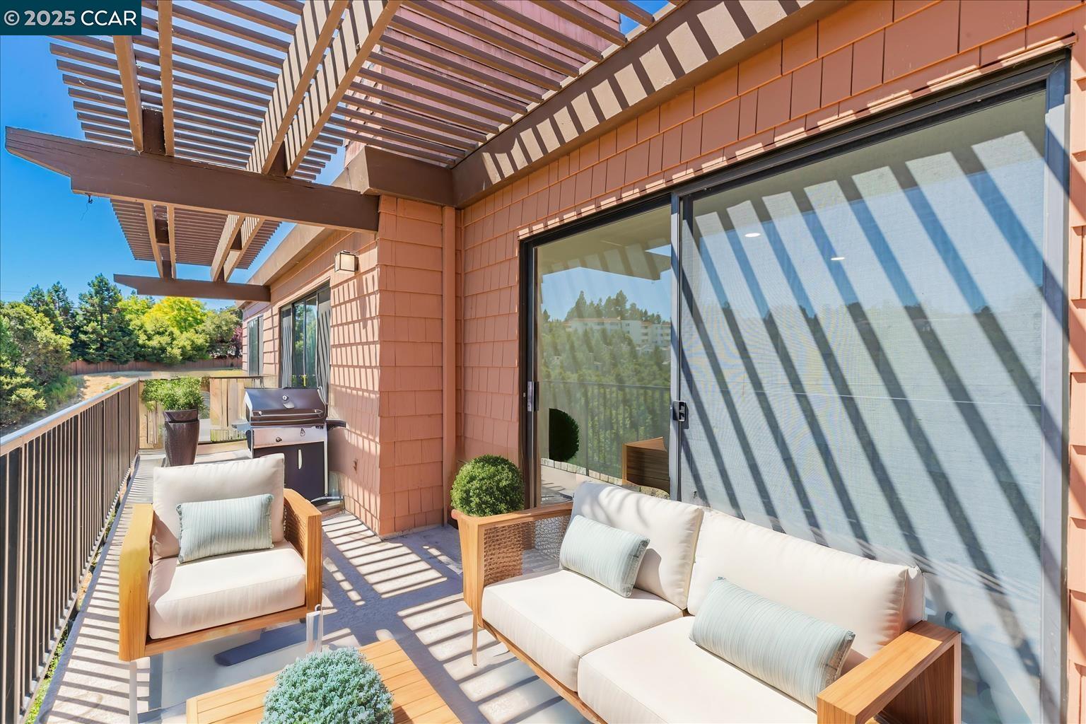 Detail Gallery Image 15 of 54 For 25676 University Ct #323,  Hayward,  CA 94542 - 3 Beds | 2 Baths