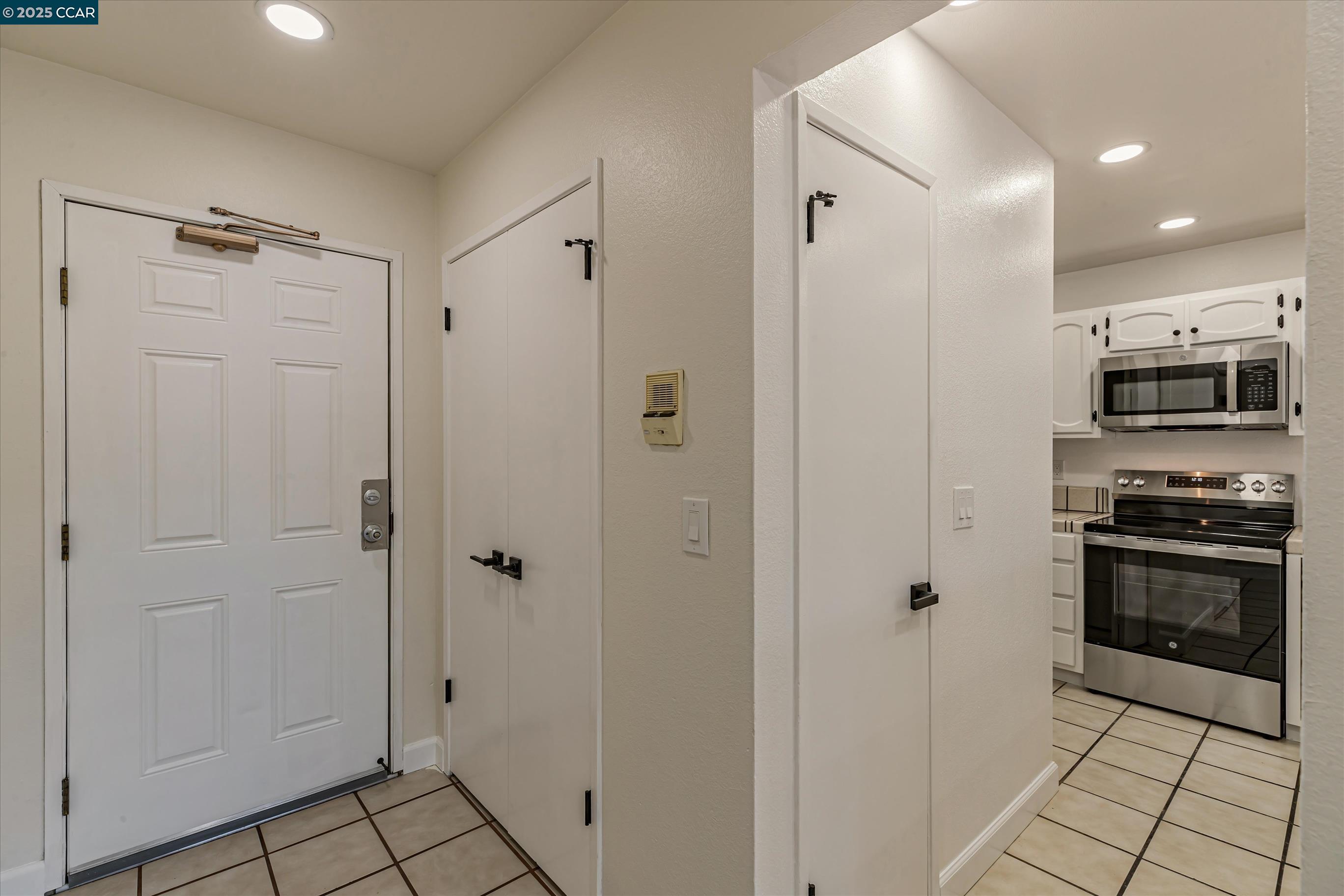 Detail Gallery Image 8 of 54 For 25676 University Ct #323,  Hayward,  CA 94542 - 3 Beds | 2 Baths