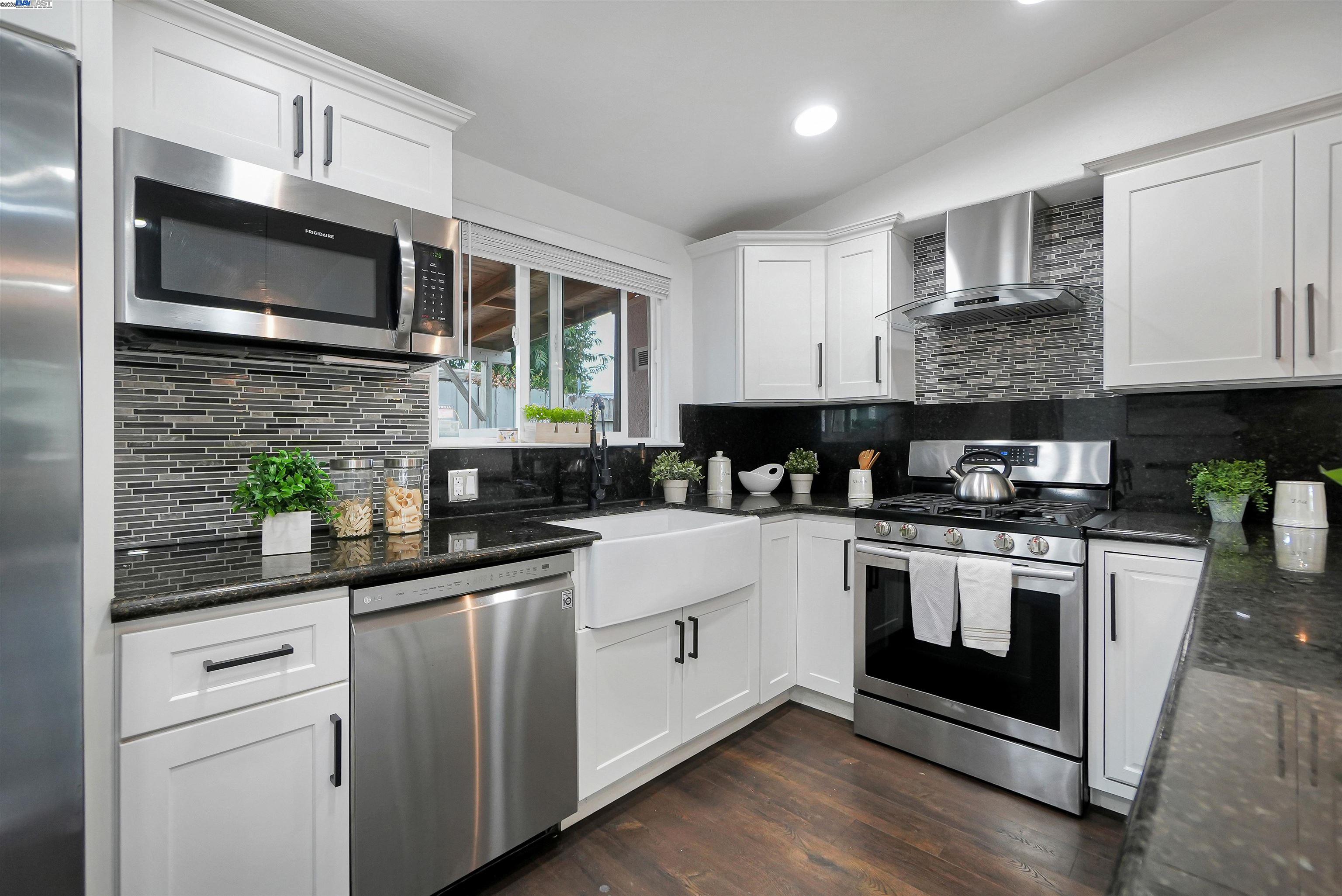 Detail Gallery Image 15 of 43 For 27923 Havana Ave, Hayward,  CA 94544 - 3 Beds | 2 Baths