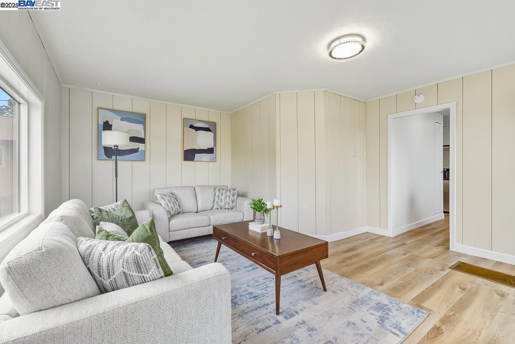 Detail Gallery Image 11 of 52 For 2592 Miramar Ave, Castro Valley,  CA 94546 - 3 Beds | 1 Baths