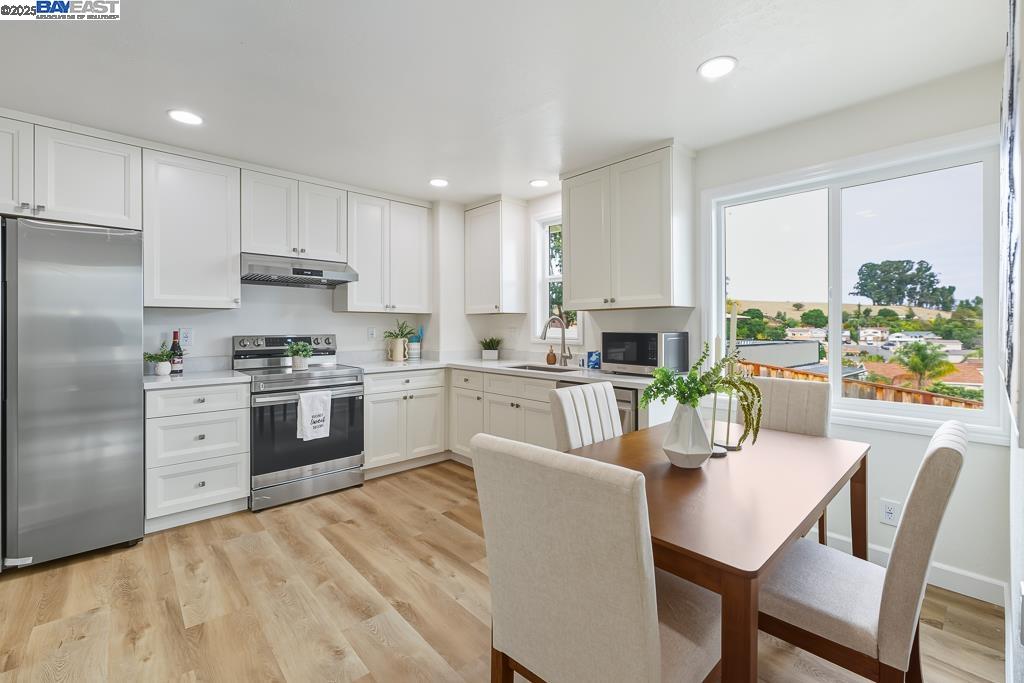 Detail Gallery Image 16 of 52 For 2592 Miramar Ave, Castro Valley,  CA 94546 - 3 Beds | 1 Baths