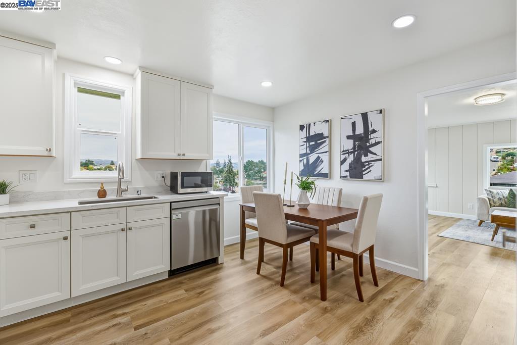 Detail Gallery Image 18 of 52 For 2592 Miramar Ave, Castro Valley,  CA 94546 - 3 Beds | 1 Baths