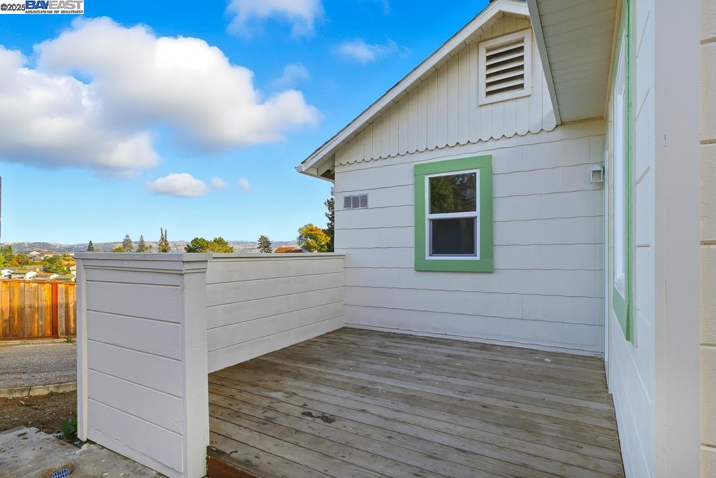 Detail Gallery Image 4 of 52 For 2592 Miramar Ave, Castro Valley,  CA 94546 - 3 Beds | 1 Baths