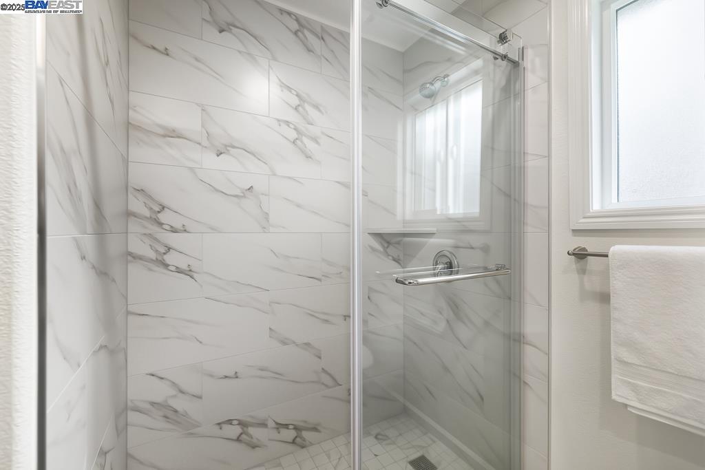 Detail Gallery Image 32 of 52 For 2592 Miramar Ave, Castro Valley,  CA 94546 - 3 Beds | 1 Baths