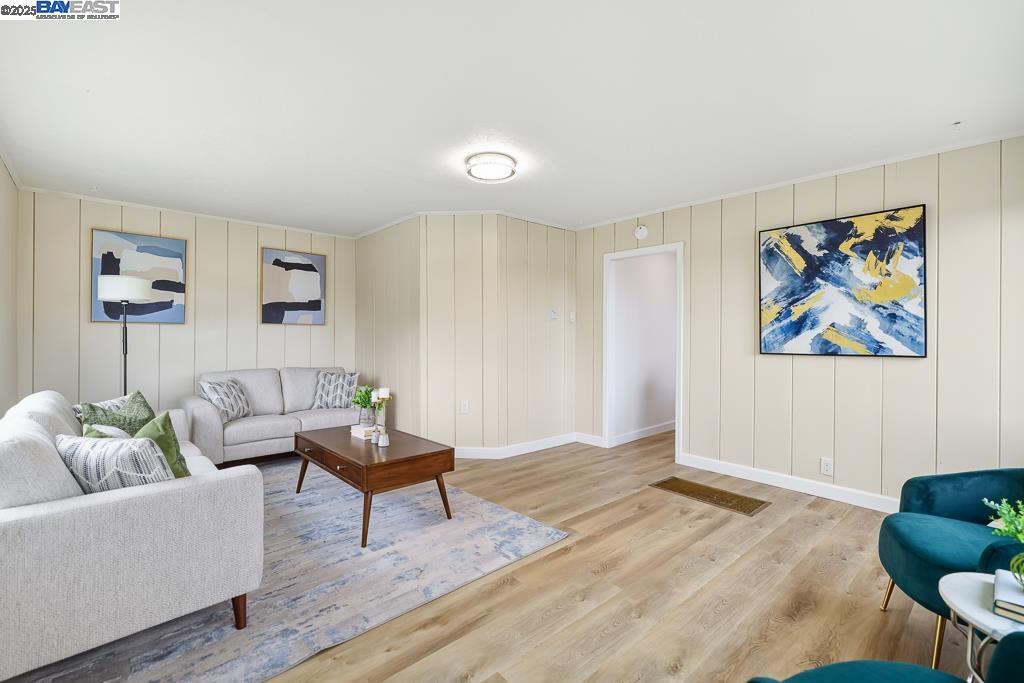 Detail Gallery Image 6 of 52 For 2592 Miramar Ave, Castro Valley,  CA 94546 - 3 Beds | 1 Baths