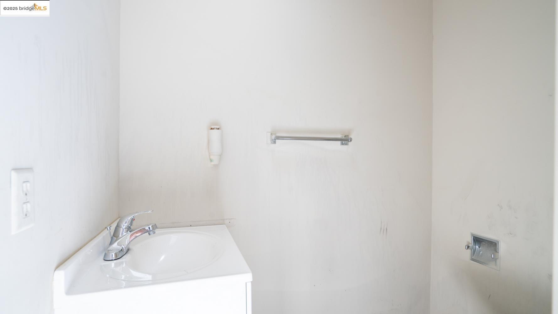 Detail Gallery Image 26 of 53 For 2231 38th Ave, Oakland,  CA 94601 - 4 Beds | 2/1 Baths