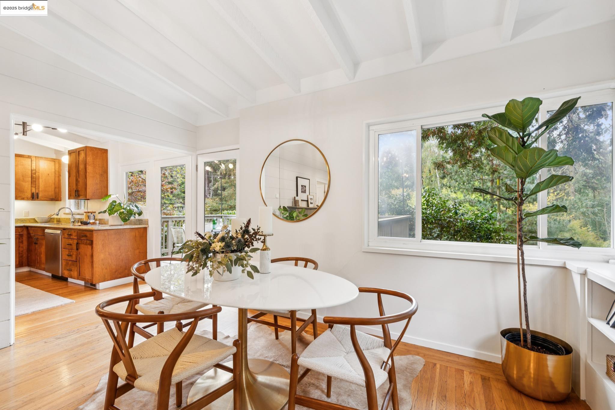 Detail Gallery Image 5 of 54 For 224 Beauforest Drive, Oakland,  CA 94611 - 3 Beds | 2 Baths