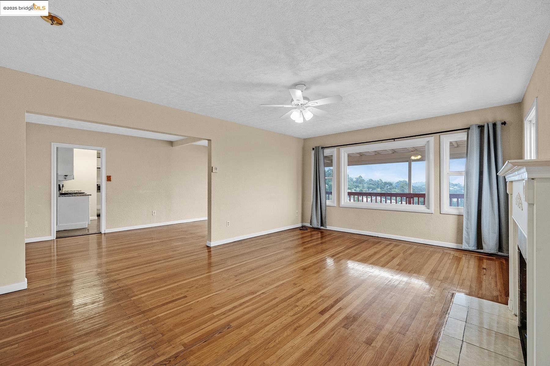 Detail Gallery Image 5 of 38 For 6933 Simson Street, Oakland,  CA 94605 - 3 Beds | 4 Baths