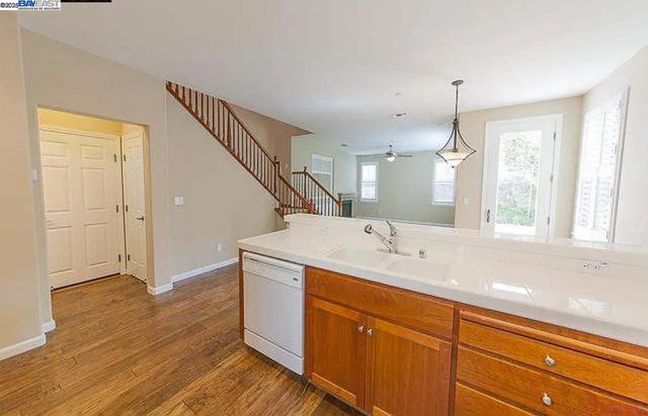 Detail Gallery Image 3 of 6 For Little Valley Dr, Martinez,  CA 94553 - 3 Beds | 2/1 Baths