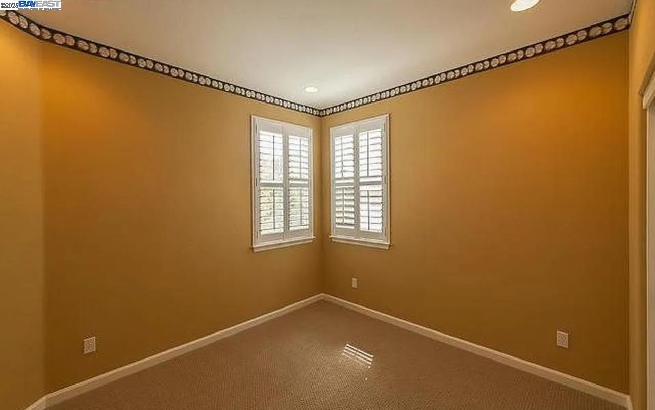 Detail Gallery Image 5 of 6 For Little Valley Dr, Martinez,  CA 94553 - 3 Beds | 2/1 Baths